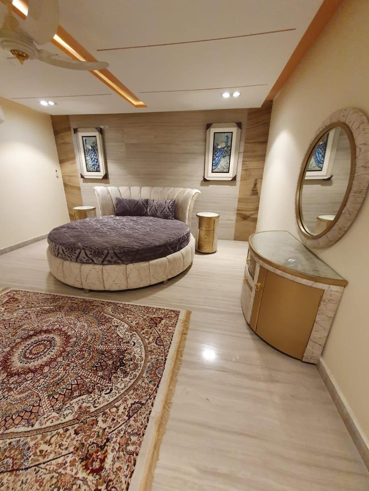 Avenue-3 Luxury & Comfort view 3