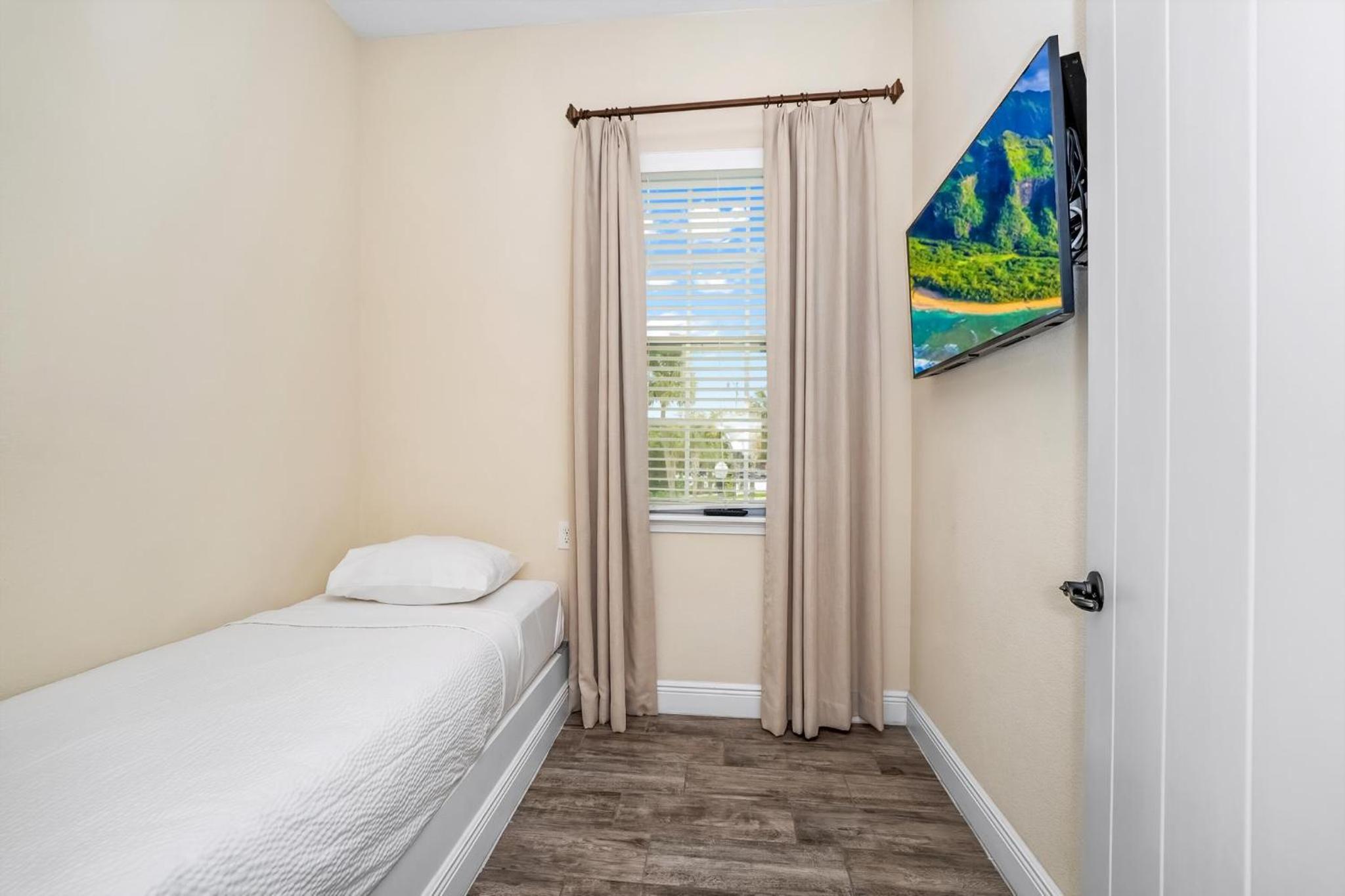 Pineapple Dream Cottage With Private Hot Tub Near Disney With Margaritaville Resort & Island H2O Access - 8000Sb