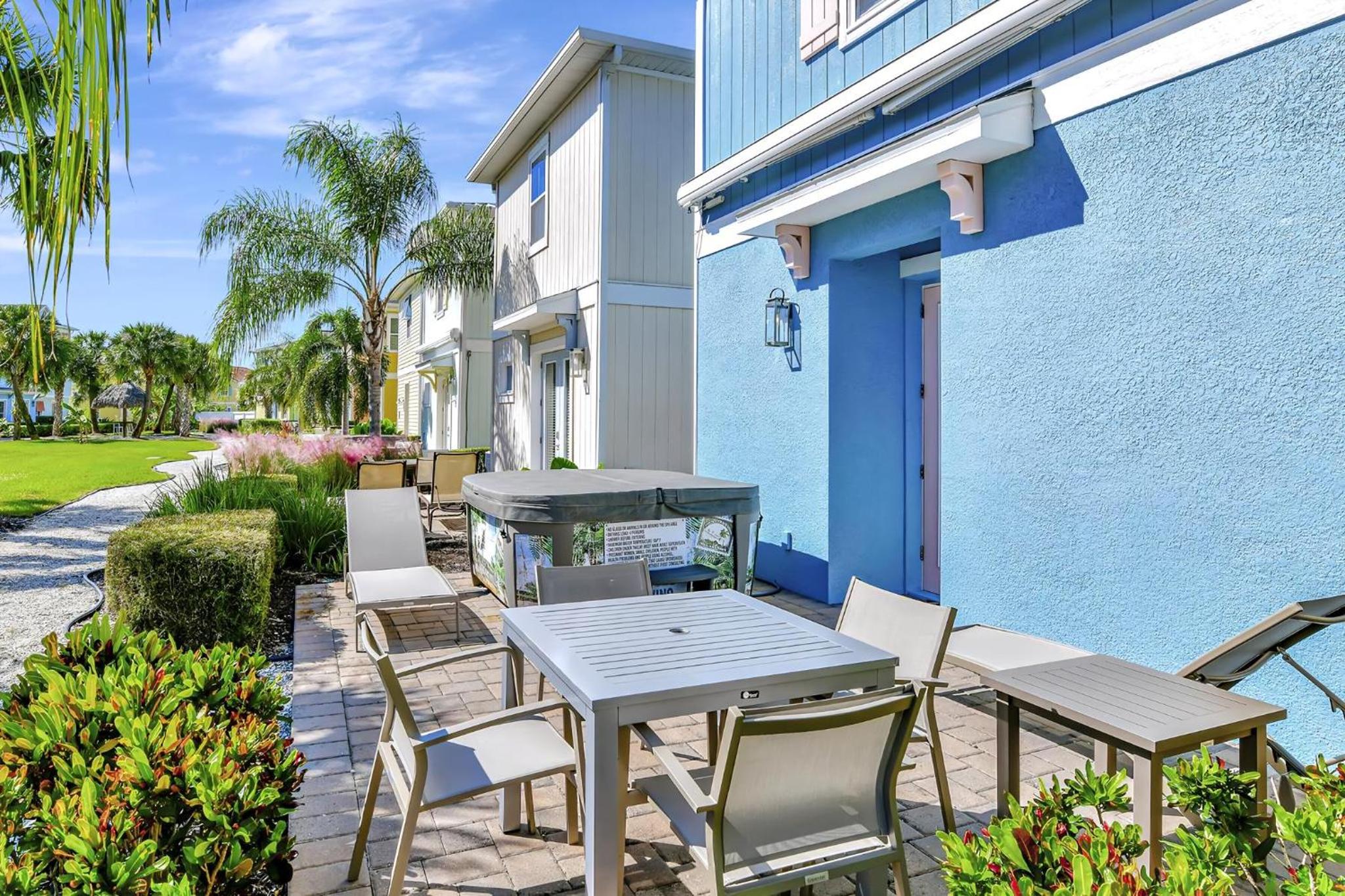 Casa Blanca Cottage With Hot Tub Near Disney With Margaritaville Resort & Island H2O Access - 8032Su