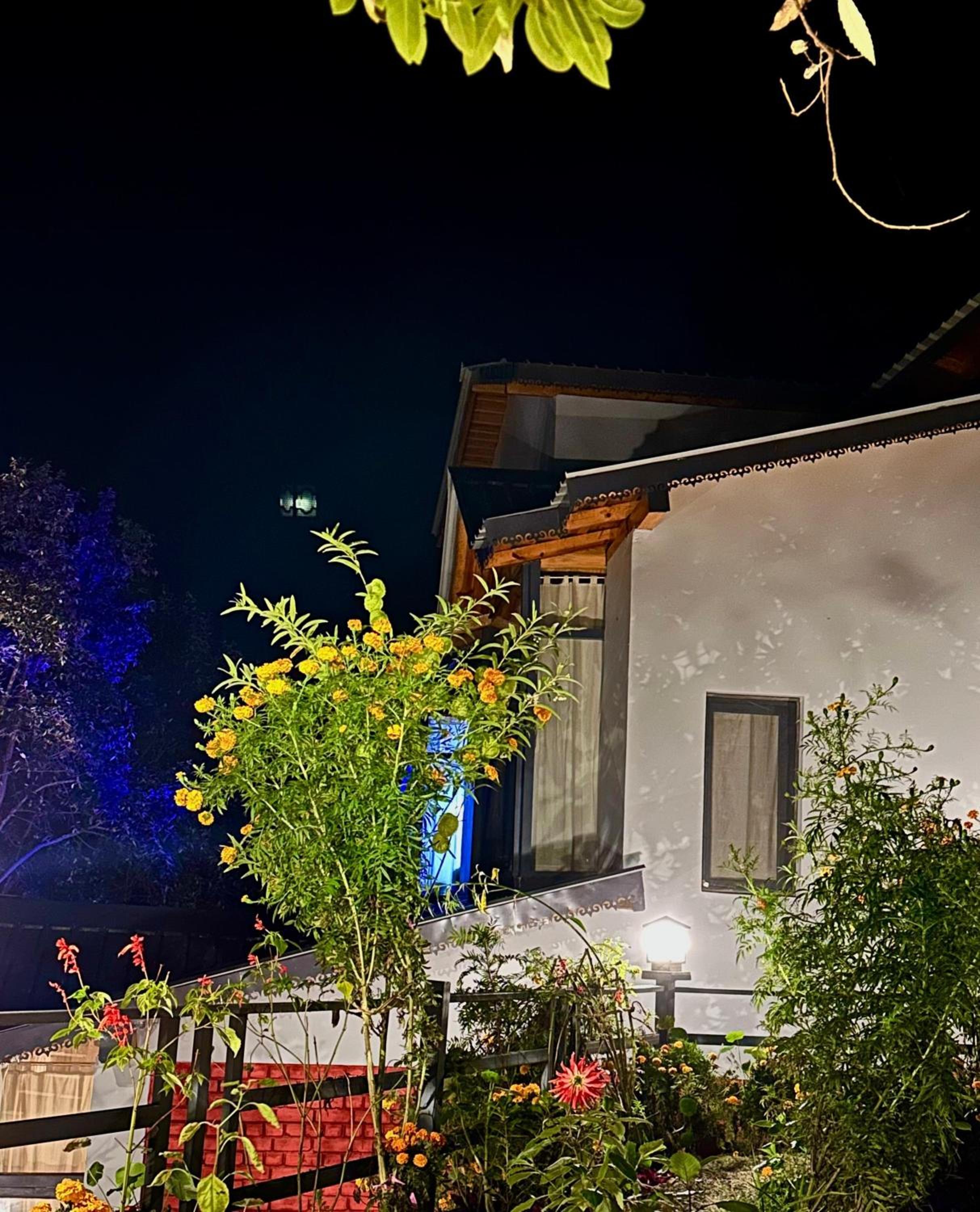 Oakakhi Stays, Deluxe room