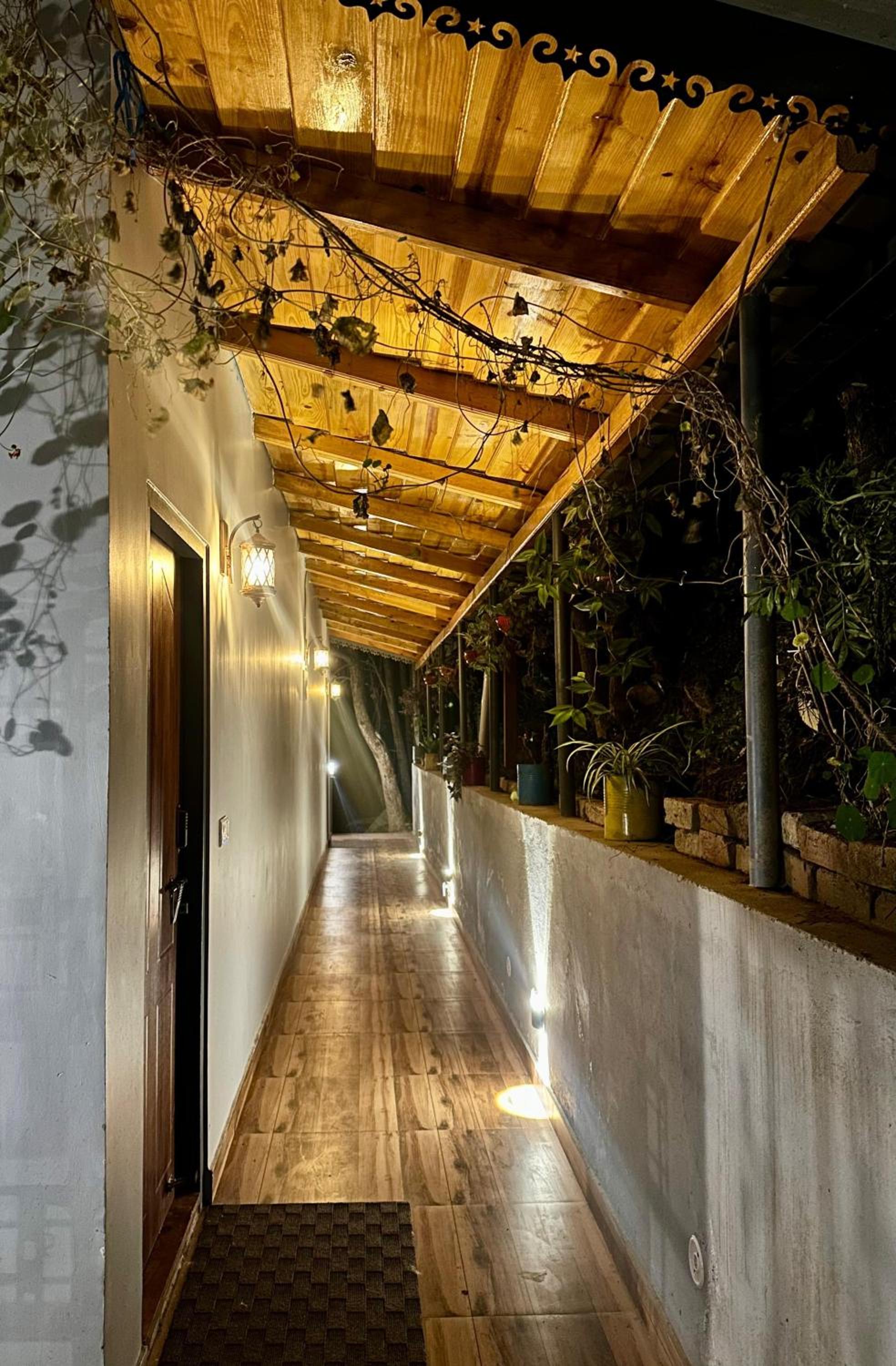 Oakakhi Stays, Deluxe room