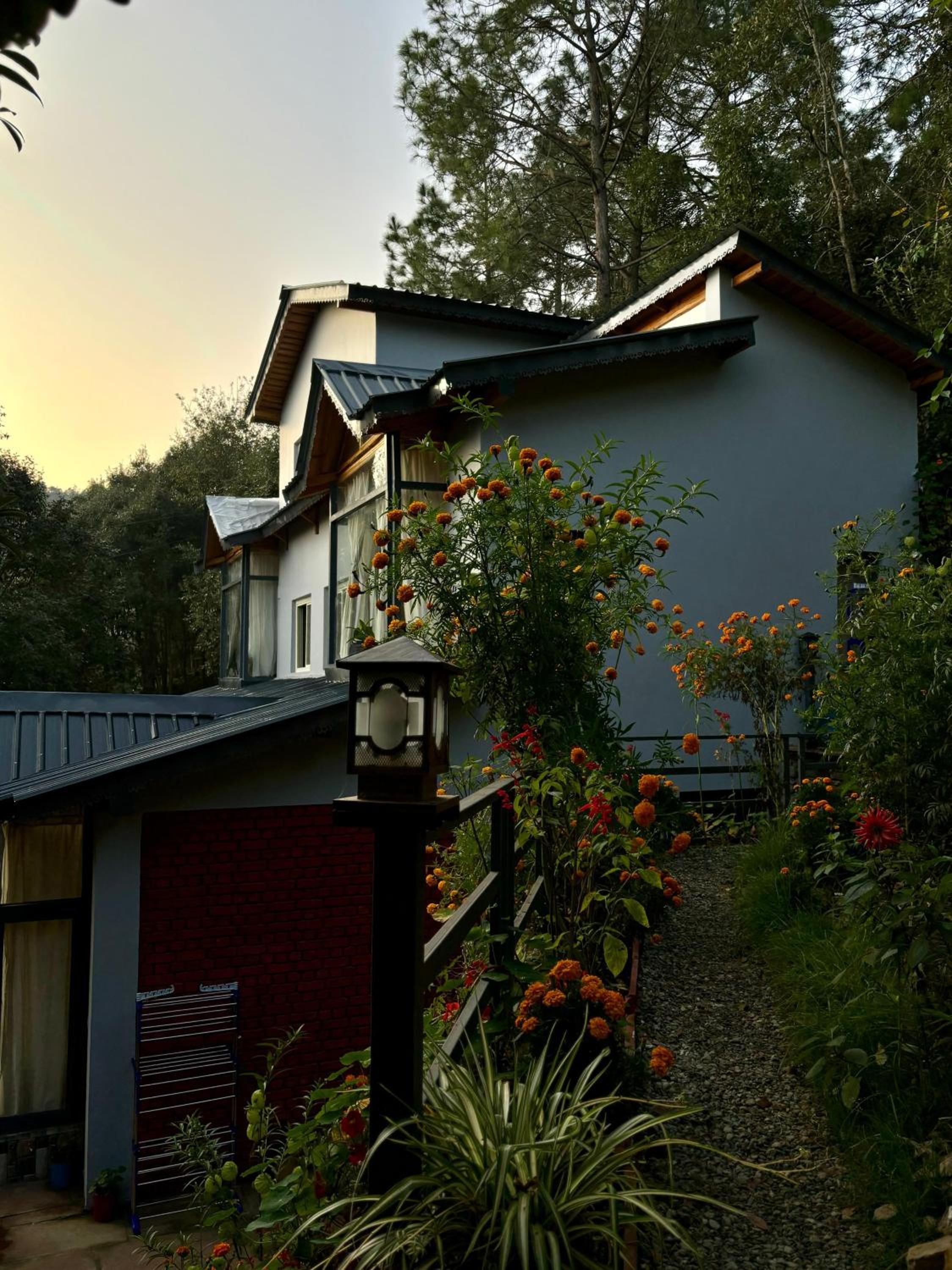 Oakakhi Stays, Deluxe room