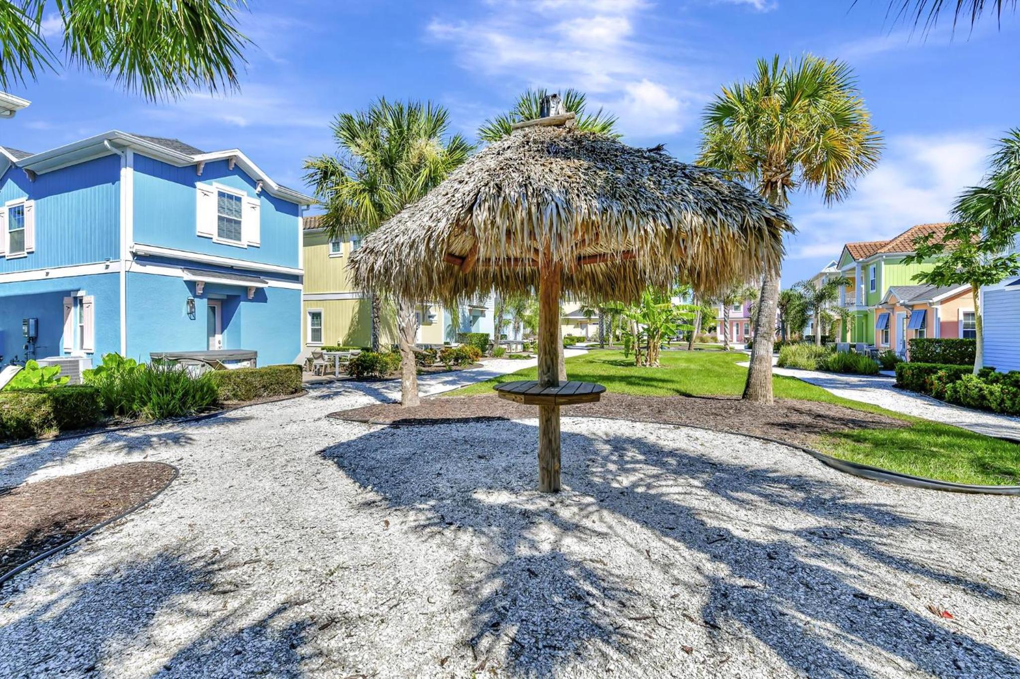 Casa Blanca Cottage With Hot Tub Near Disney With Margaritaville Resort & Island H2O Access - 8032Su