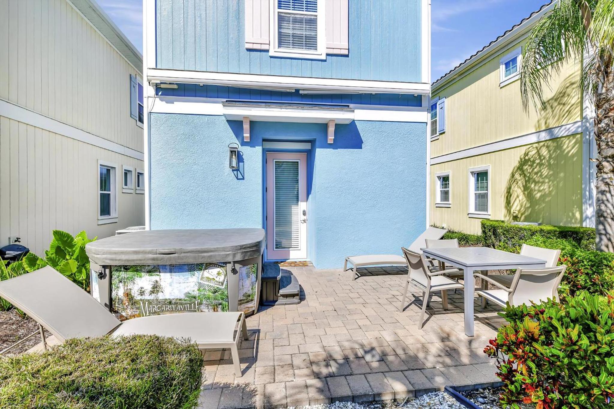 Casa Blanca Cottage With Hot Tub Near Disney With Margaritaville Resort & Island H2O Access - 8032Su
