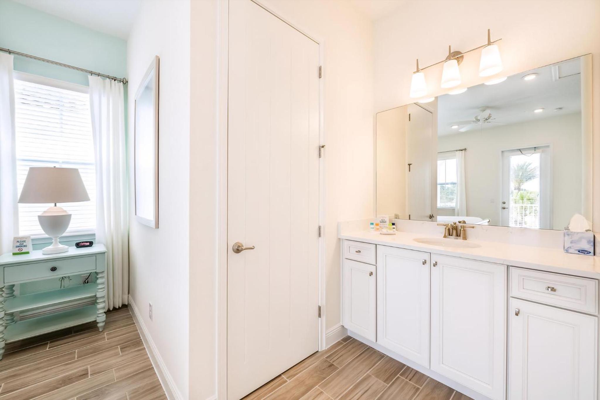 Sea Breeze Cottage Near Disney With Private Hot Tub & Margaritaville Resort & Island H20 Waterpark Access - 3016Sr