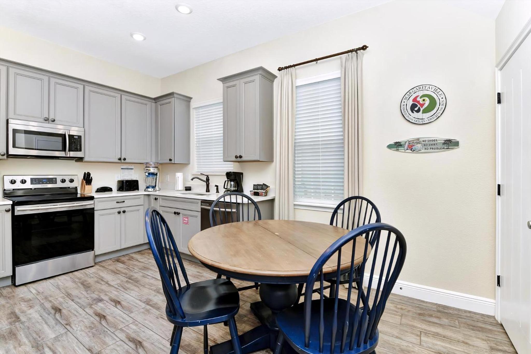 Lively Cottage With Hot Tub Near Disney With Margaritaville Resort & Island H2O Access - 8030Su