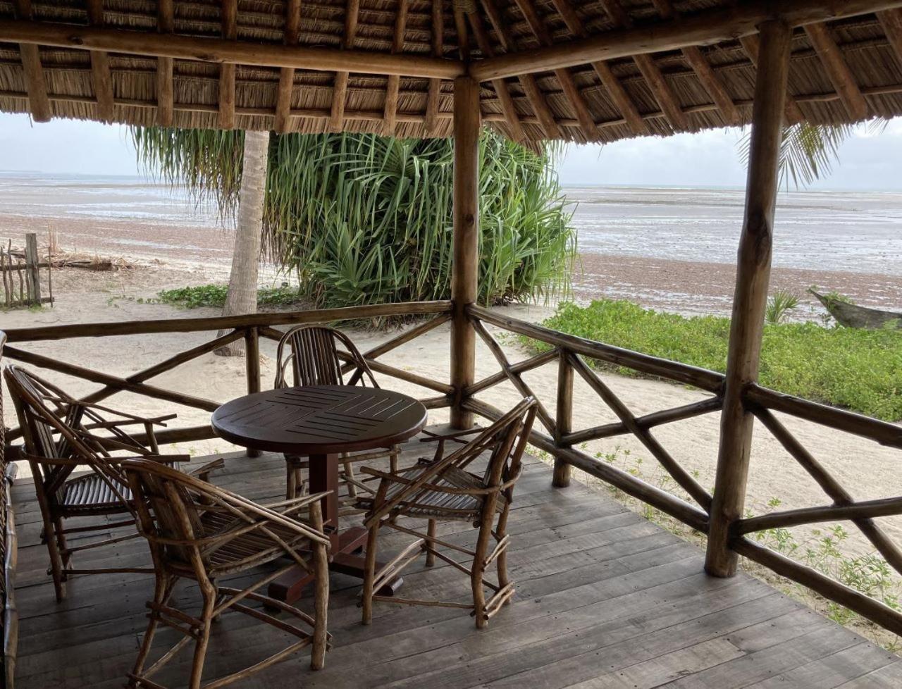 Barry's Beach Resort Pangani