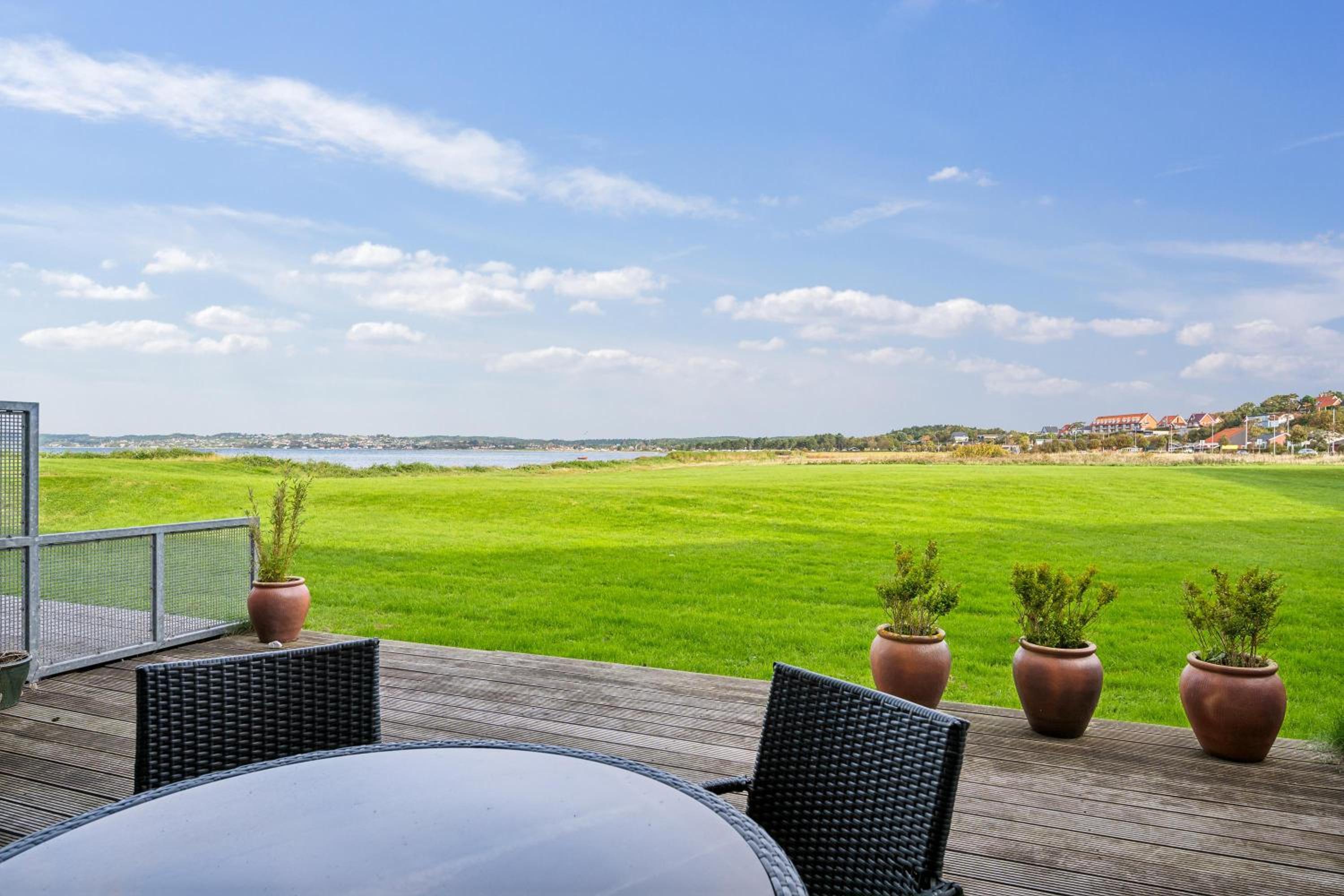 Beautiful Ground-Floor Holiday Apartment With Sea View Perfect For An Ebeltoft Coastal Stay