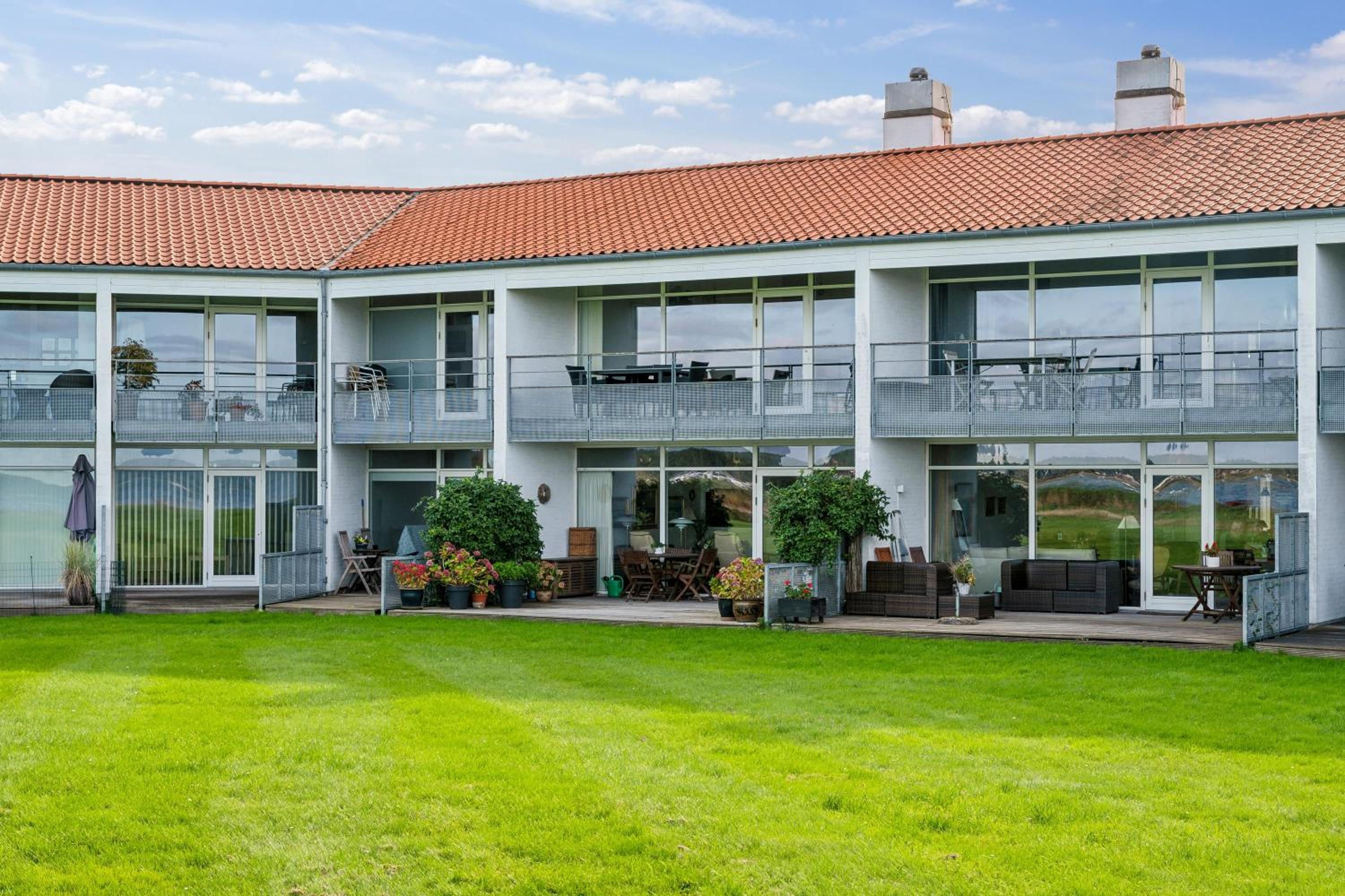 Beautiful Ground-Floor Holiday Apartment With Sea View Perfect For An Ebeltoft Coastal Stay
