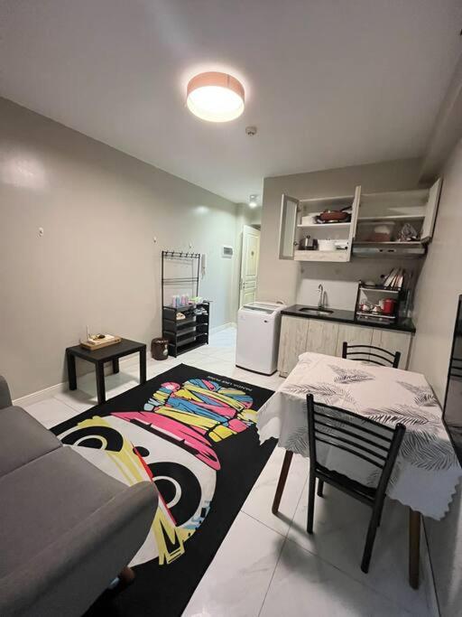 Cozy 1-BR Retreat Near MOA Pool view view 2