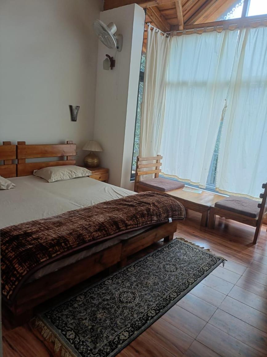 Oakakhi Stays, Deluxe room