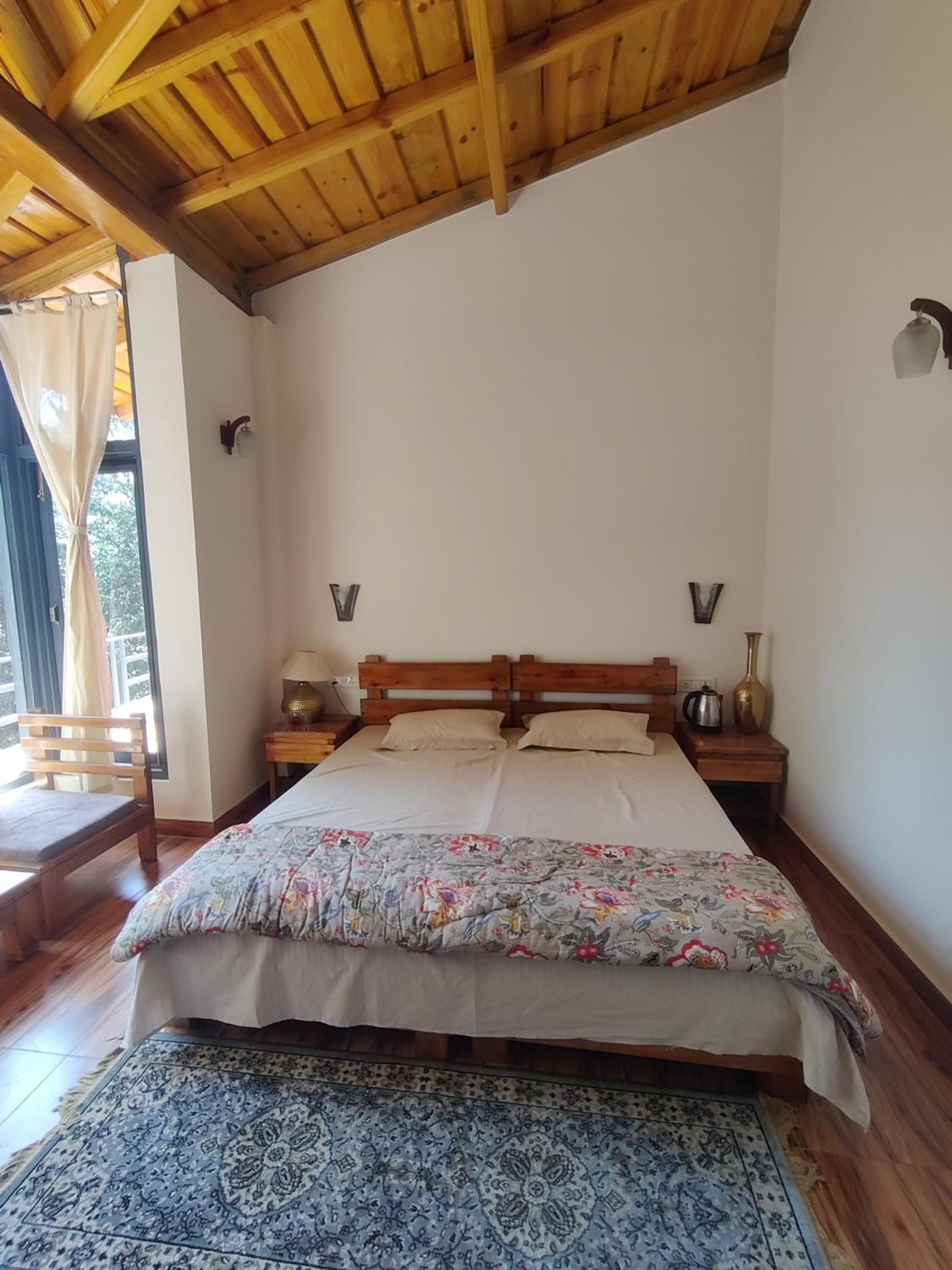 Oakakhi Stays, Deluxe room