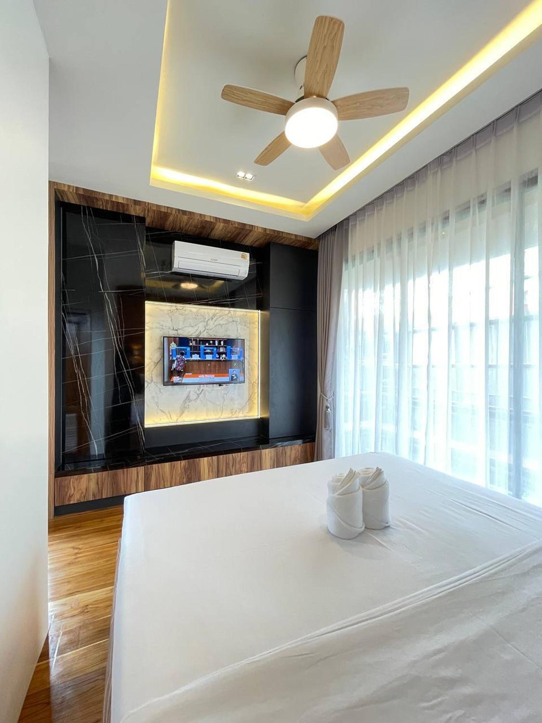 Ashi Poshtel