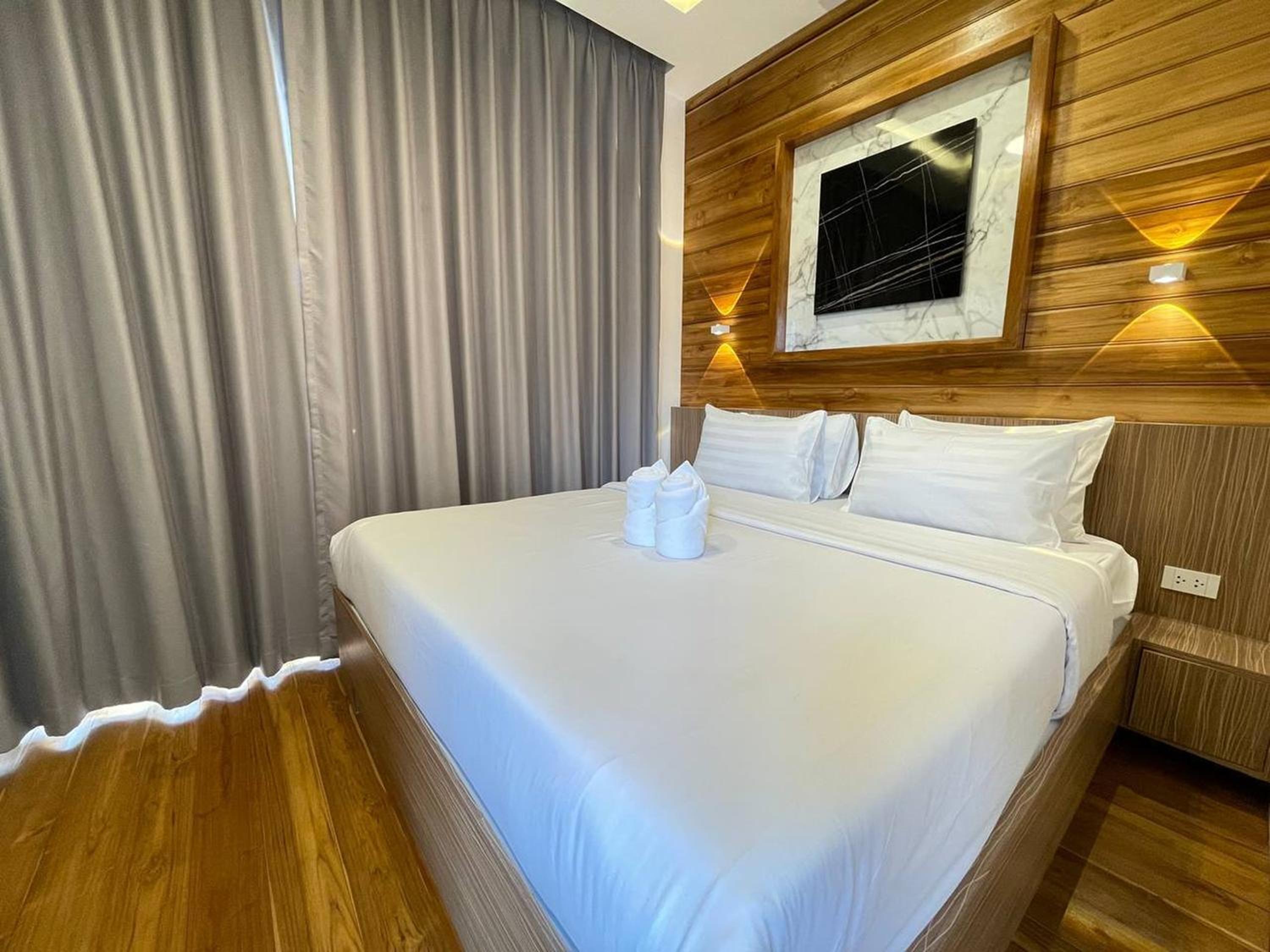 Ashi Poshtel