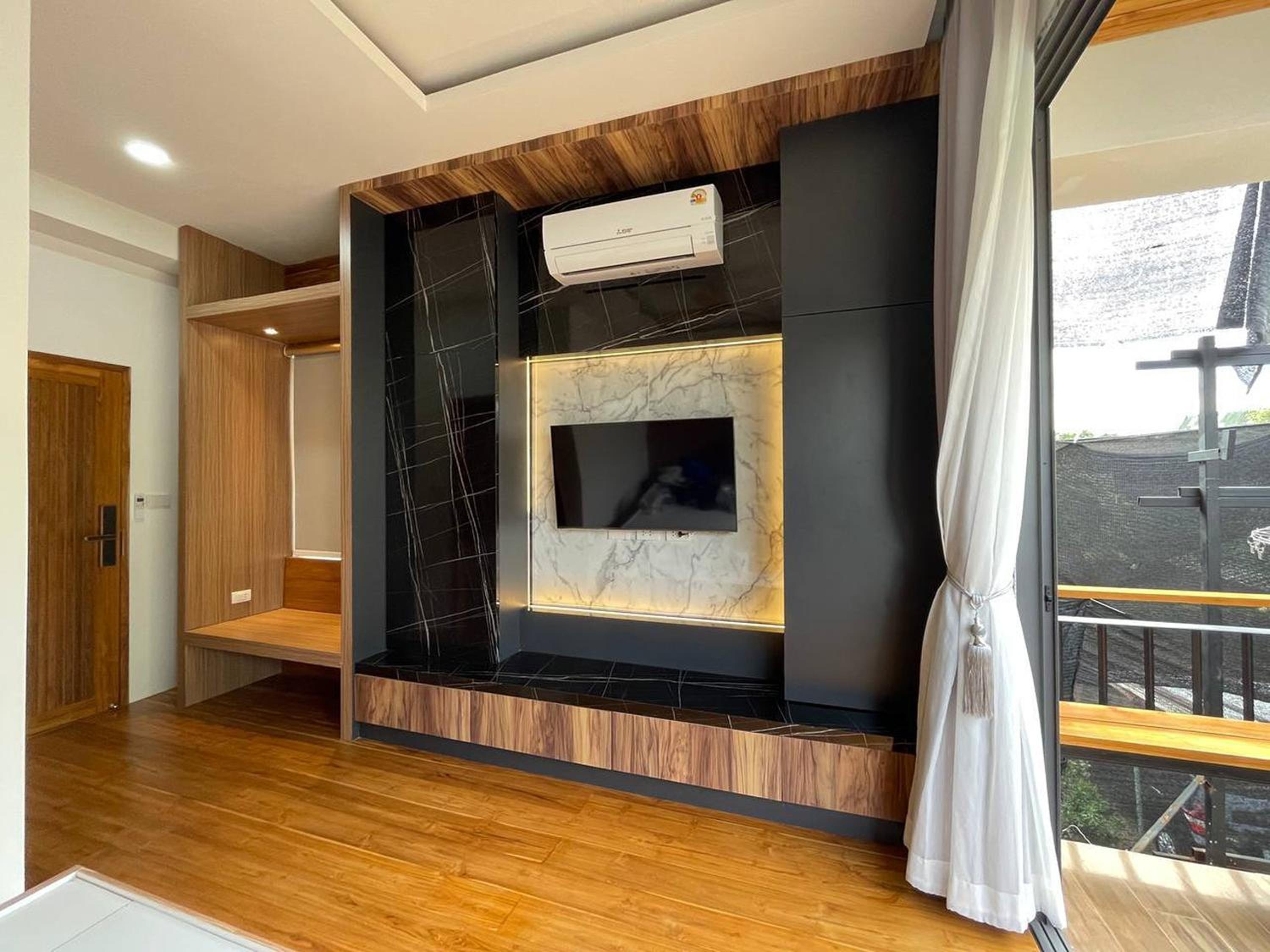Ashi Poshtel
