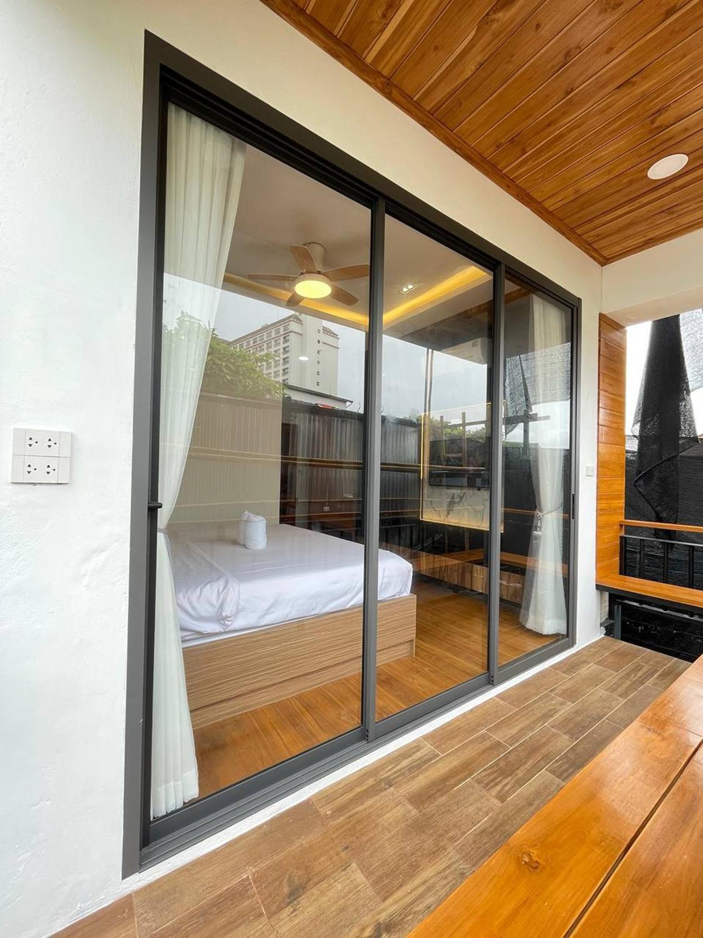 Ashi Poshtel