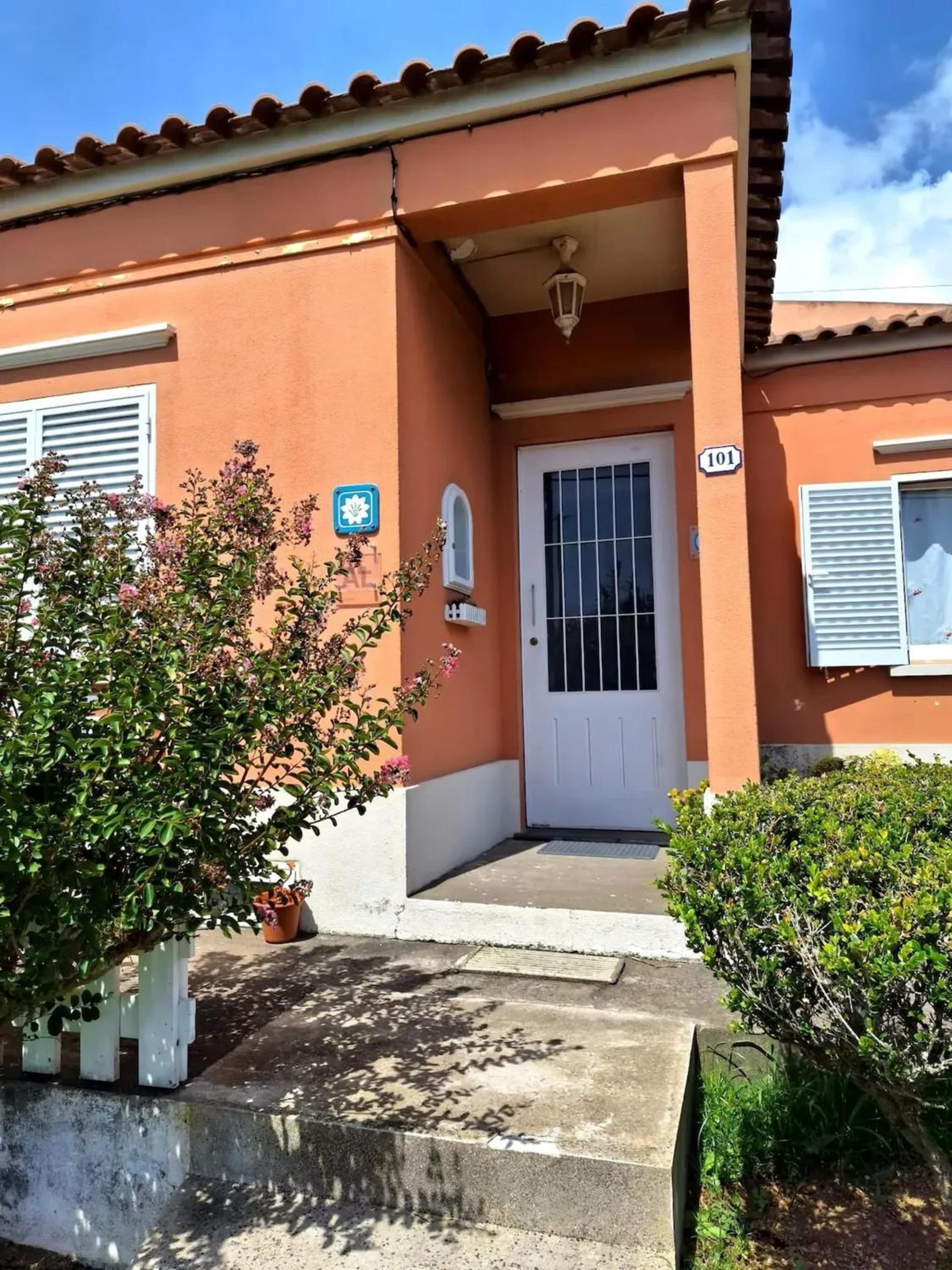 Welcoming house in the Azores 385 m² with 2 bedrooms view 2