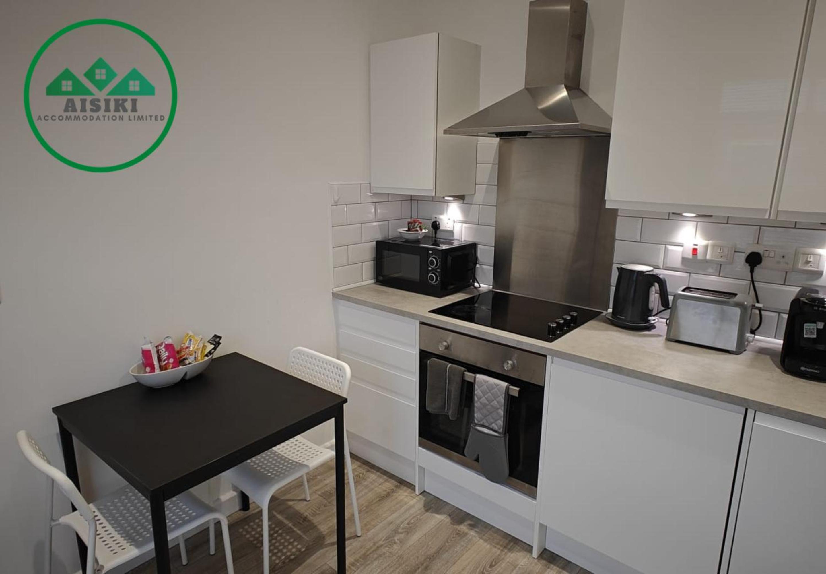 Aisiki Stays Apartments at Harwoods Road, Multiple 2-Bedroom, Pet-Friendly Flat, King or Twin or Double Beds, with Free Wi-Fi and Parking Space view 5