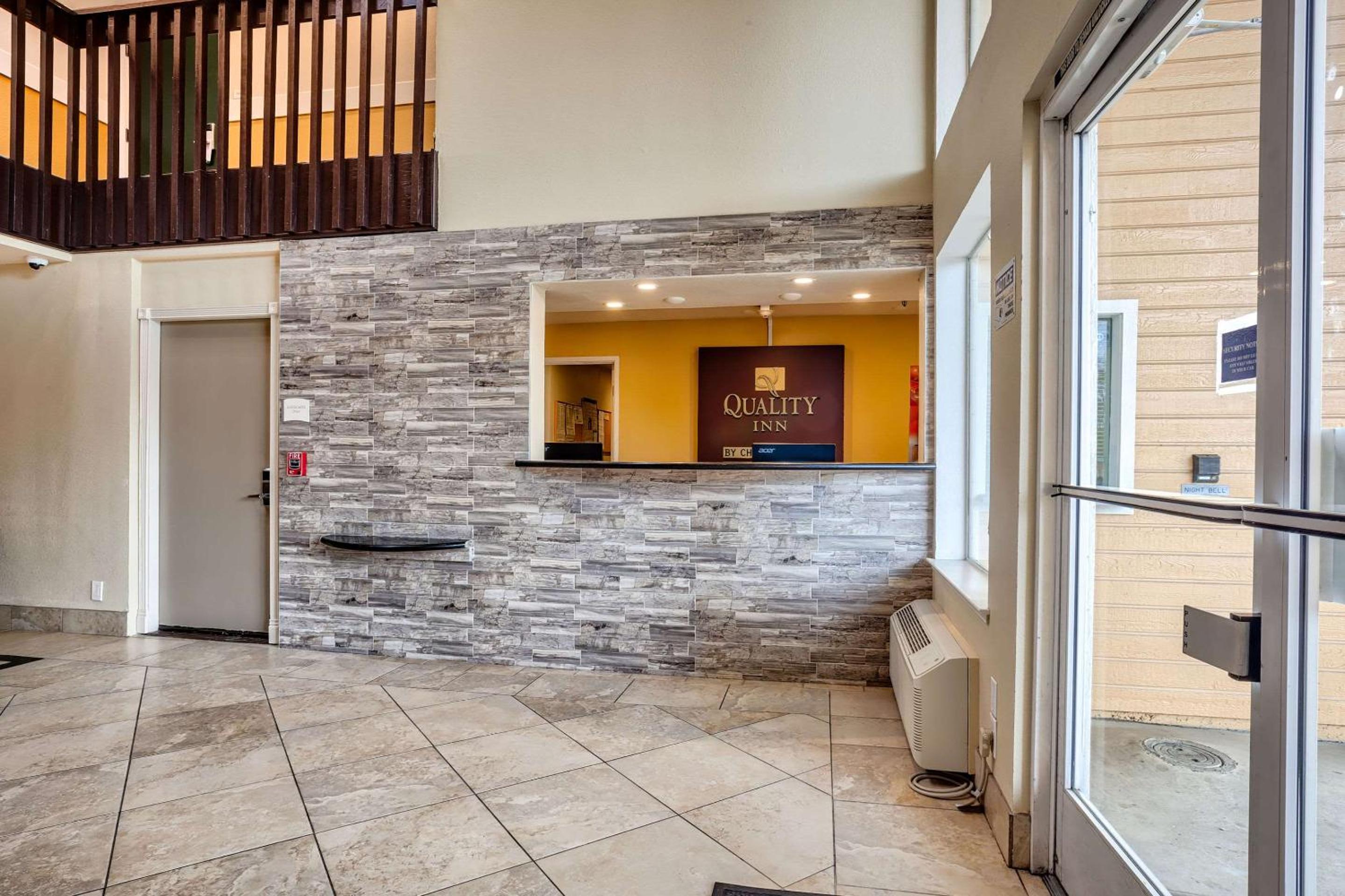 Vallejo Vacations - Quality Inn near Six Flags Discovery Kingdom-Napa Valley - Property Image 4
