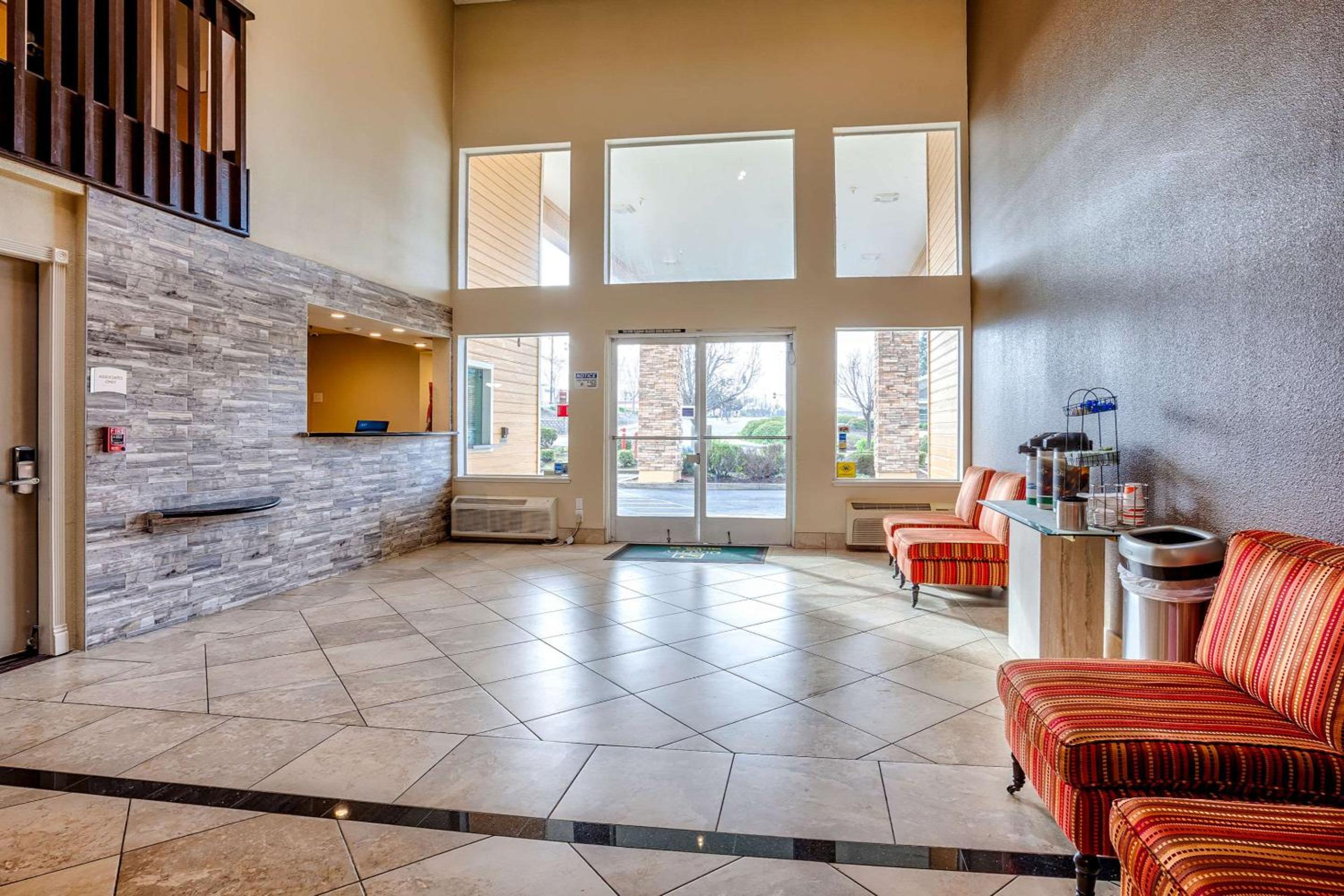 Vallejo Vacations - Quality Inn near Six Flags Discovery Kingdom-Napa Valley - Property Image 5