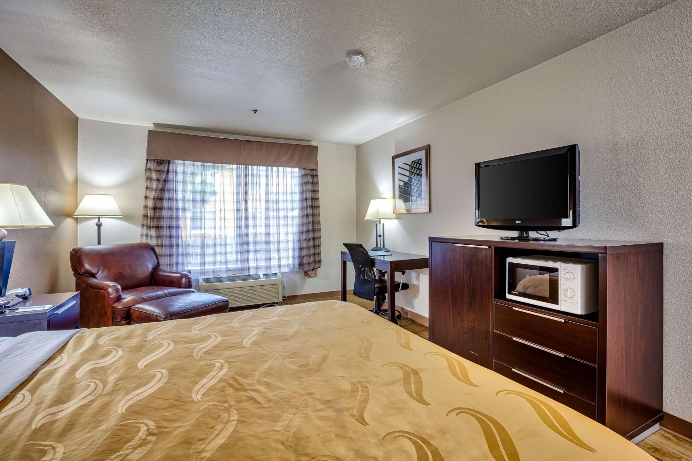 Vallejo Vacations - Quality Inn near Six Flags Discovery Kingdom-Napa Valley - Property Image 9