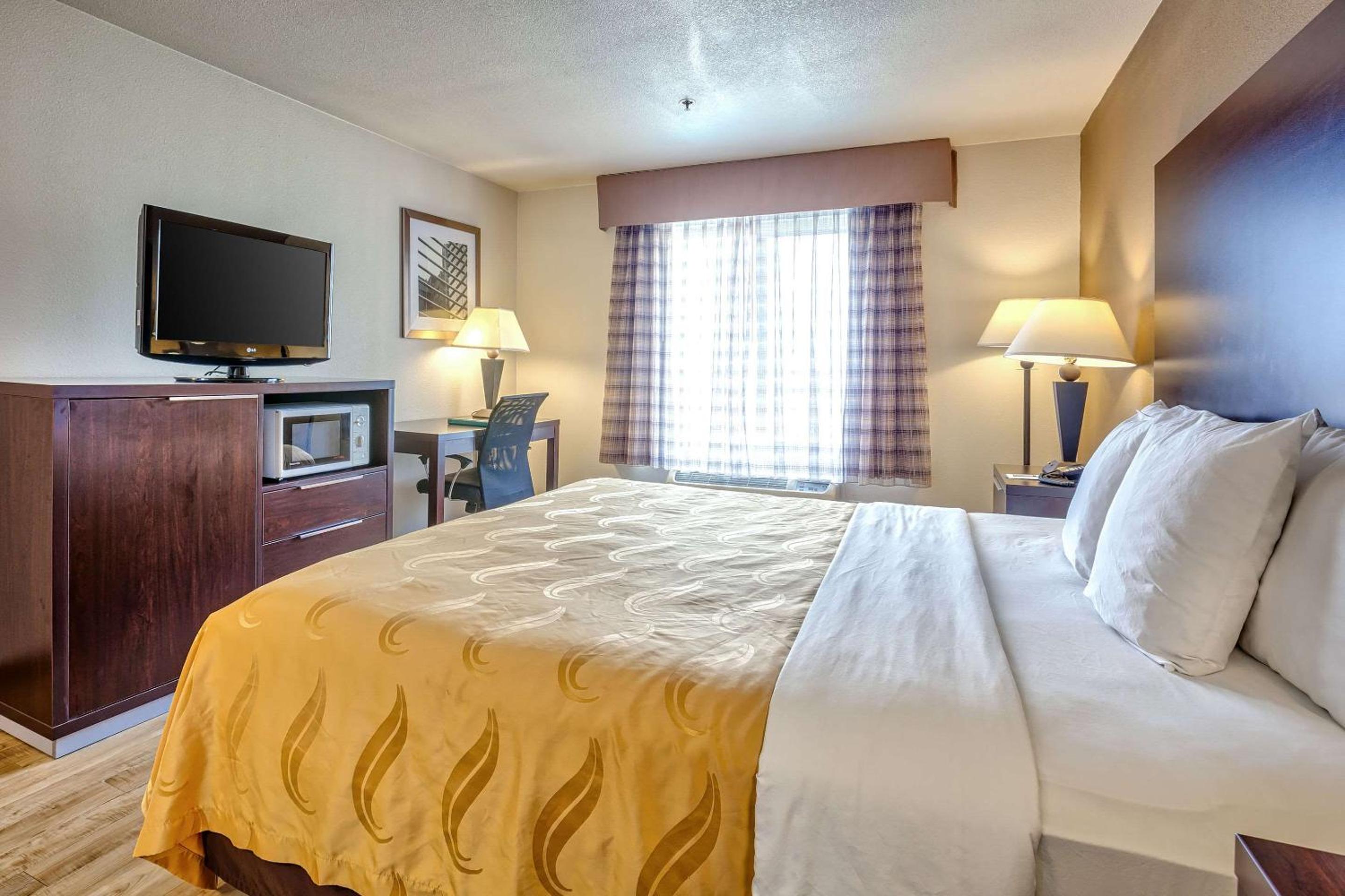 Vallejo Vacations - Quality Inn near Six Flags Discovery Kingdom-Napa Valley - Property Image 17