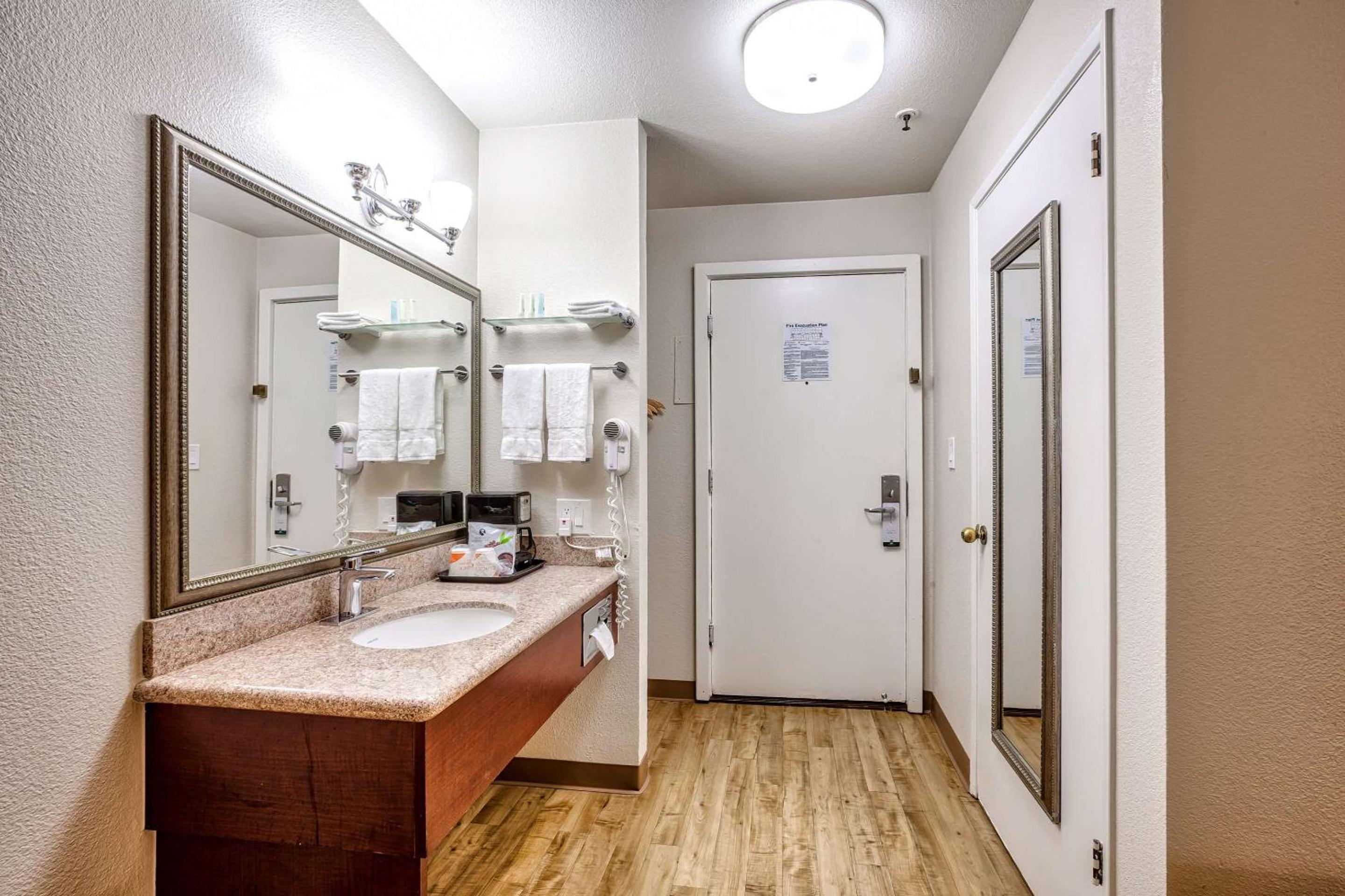 Vallejo Vacations - Quality Inn near Six Flags Discovery Kingdom-Napa Valley - Property Image 25