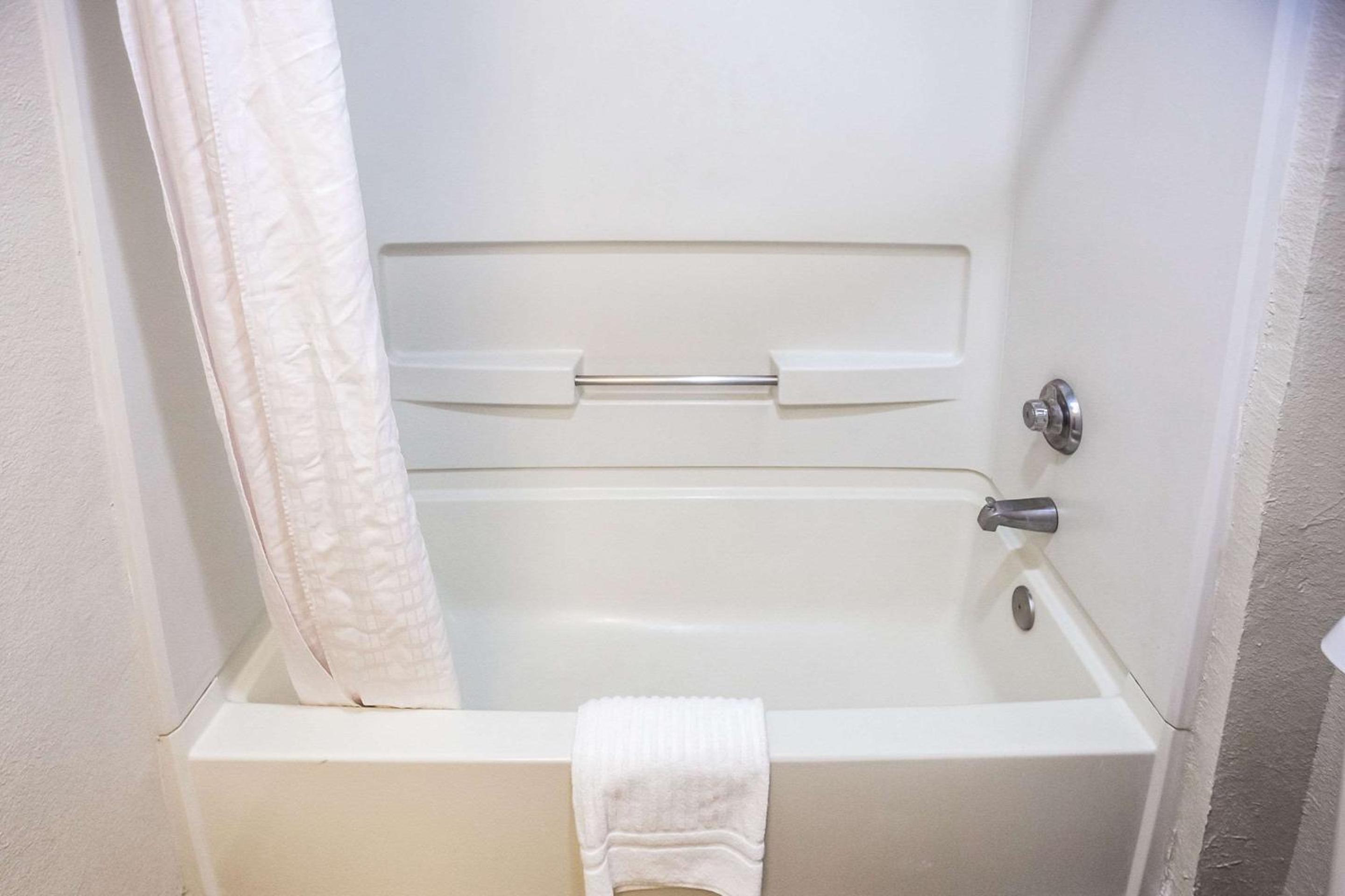 Vallejo Vacations - Quality Inn near Six Flags Discovery Kingdom-Napa Valley - Property Image 27