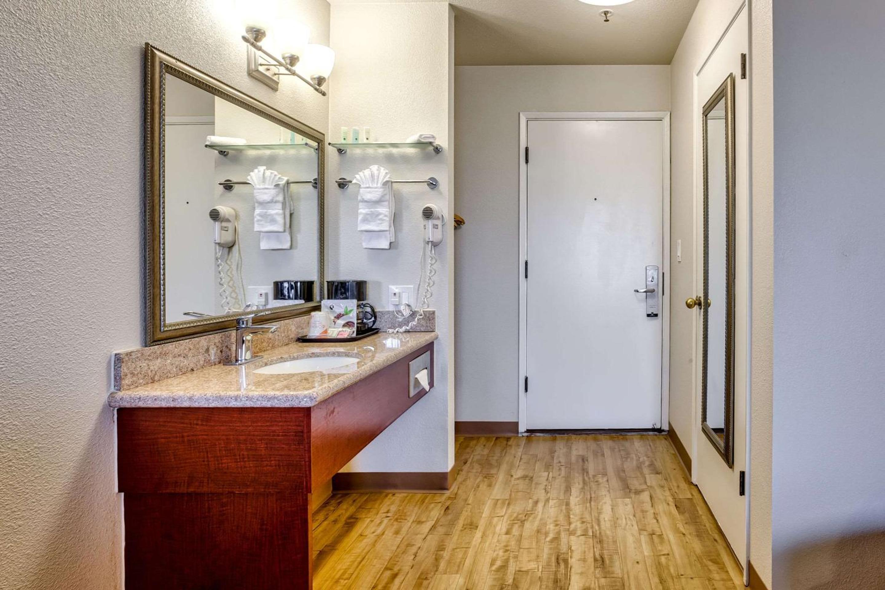 Vallejo Vacations - Quality Inn near Six Flags Discovery Kingdom-Napa Valley - Property Image 29