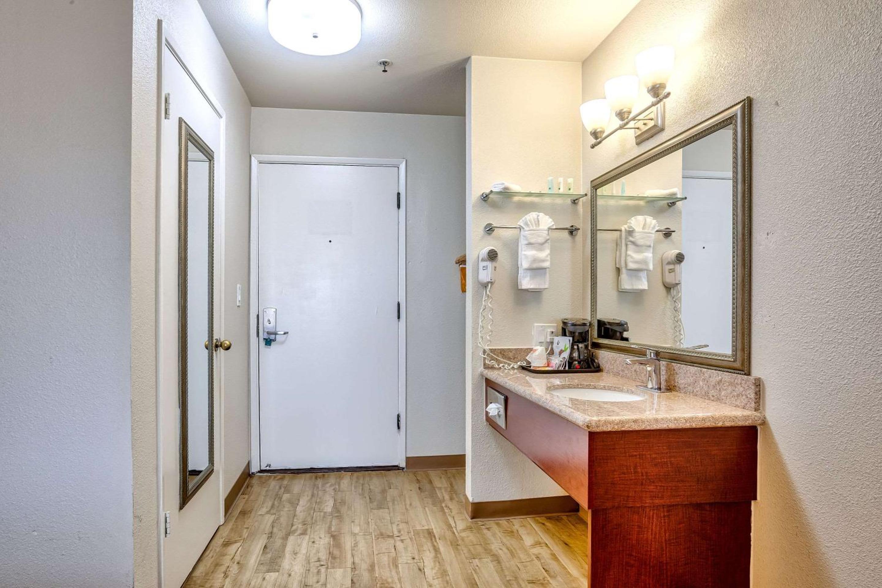 Vallejo Vacations - Quality Inn near Six Flags Discovery Kingdom-Napa Valley - Property Image 32
