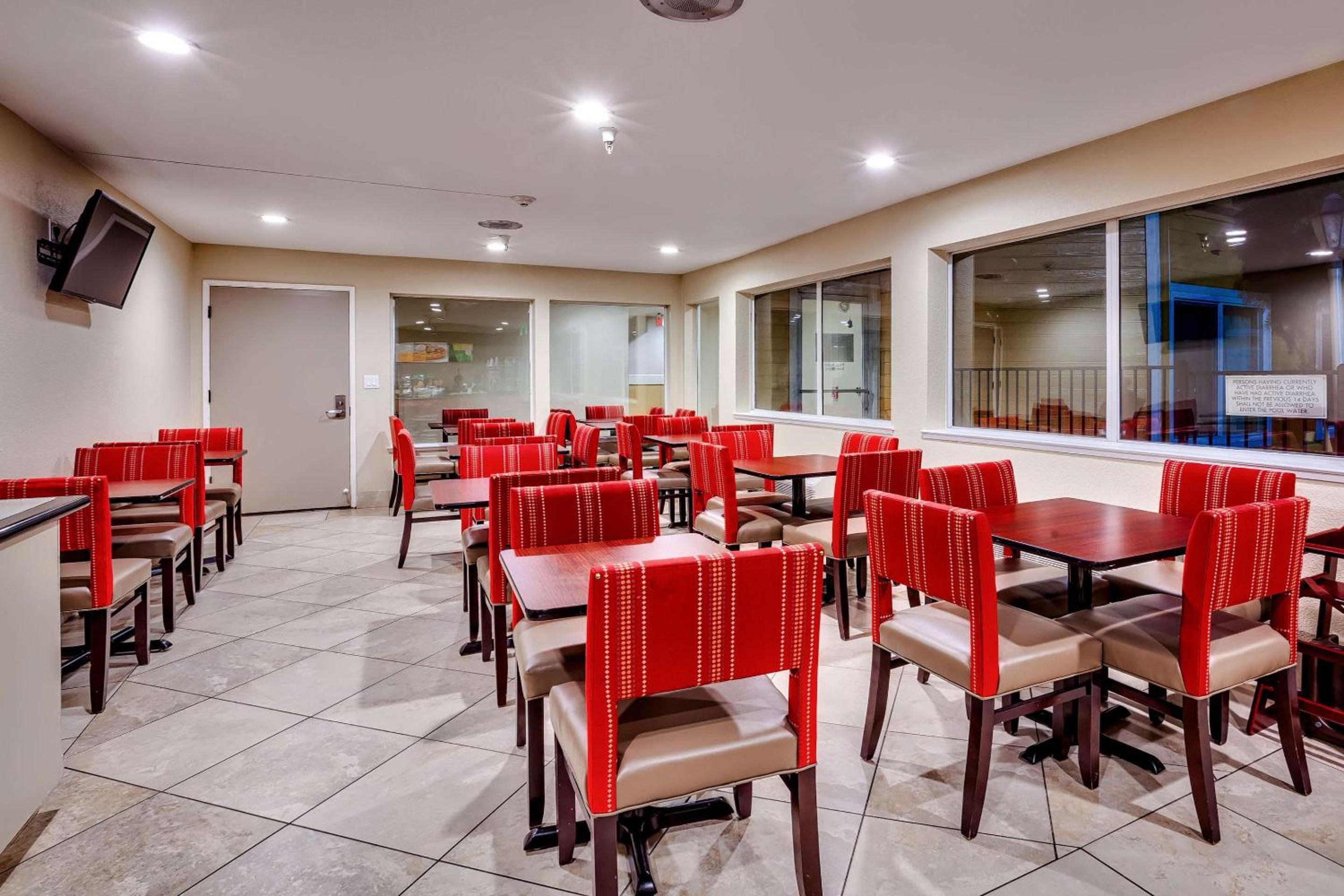 Vallejo Vacations - Quality Inn near Six Flags Discovery Kingdom-Napa Valley - Property Image 40