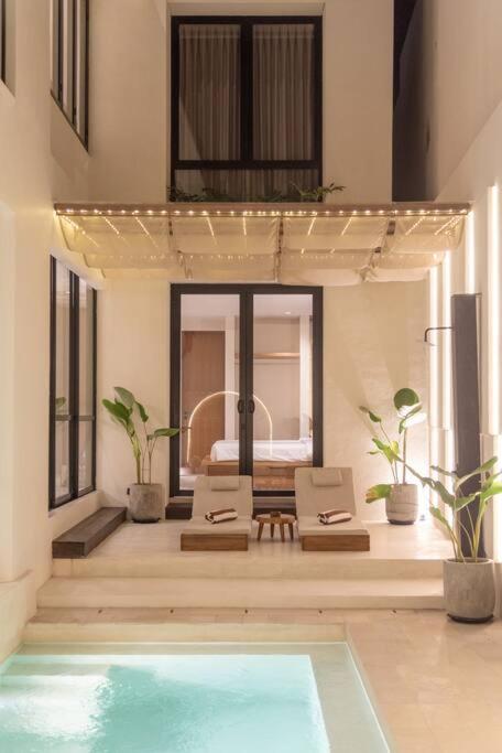 Villa Tiiiga Thrē — recepcion & lobby