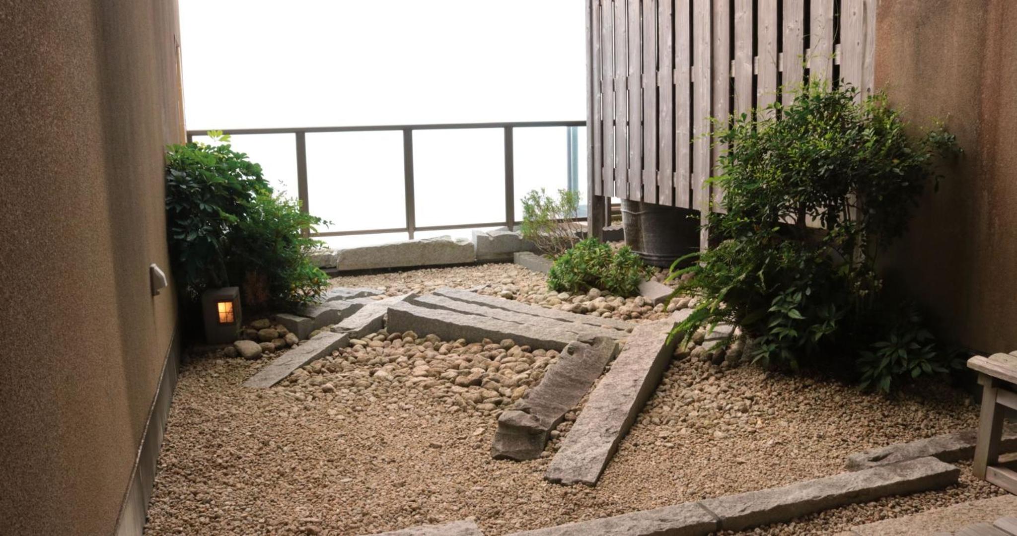 IZU RETREAT by Onko Chishin