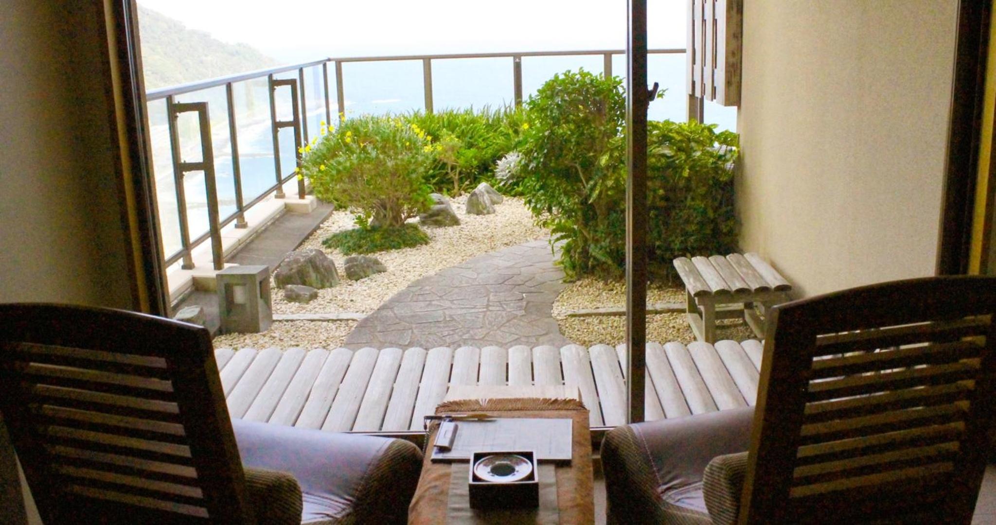 IZU RETREAT by Onko Chishin