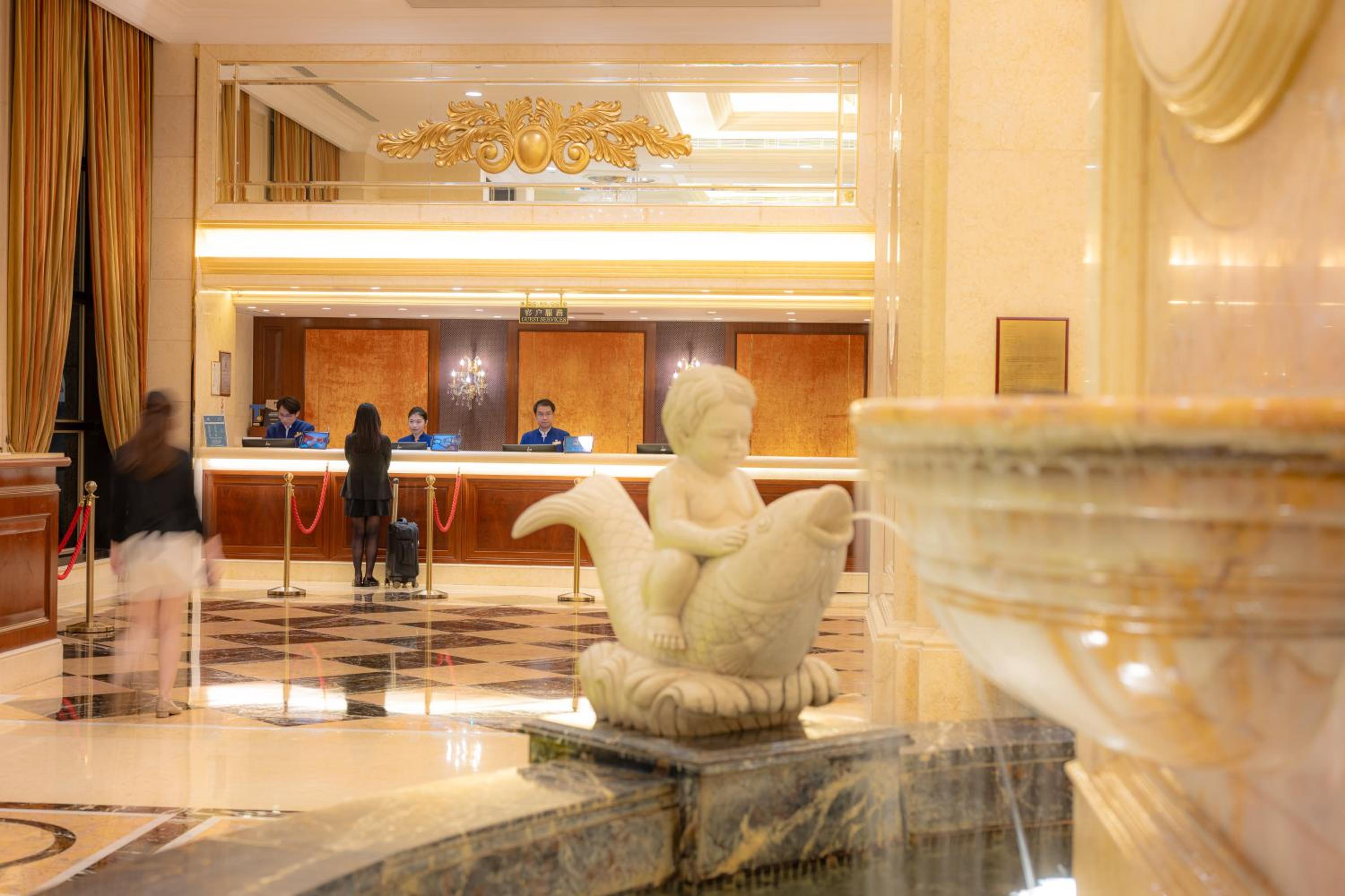 Grand Emperor Hotel
