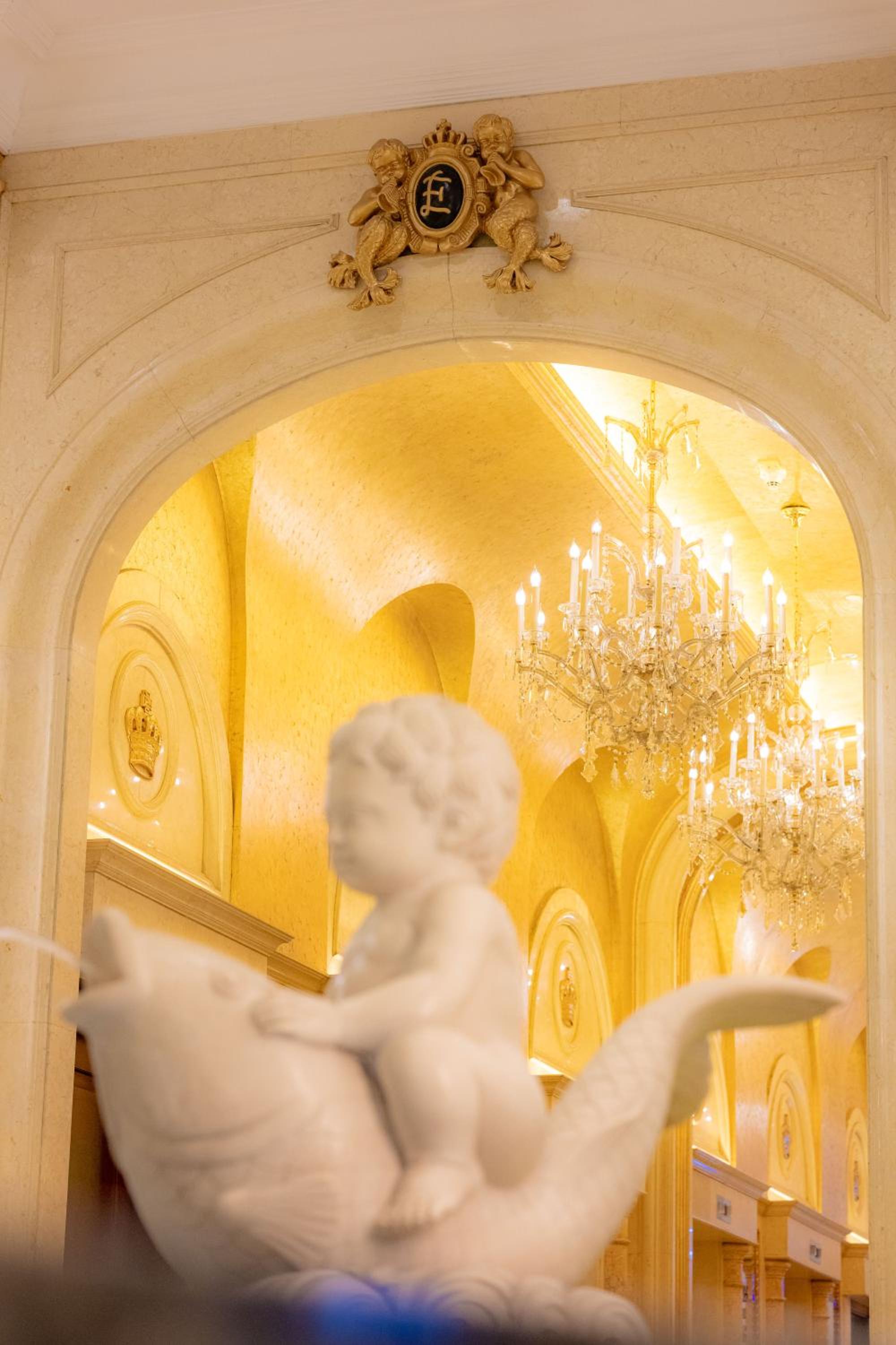 Grand Emperor Hotel