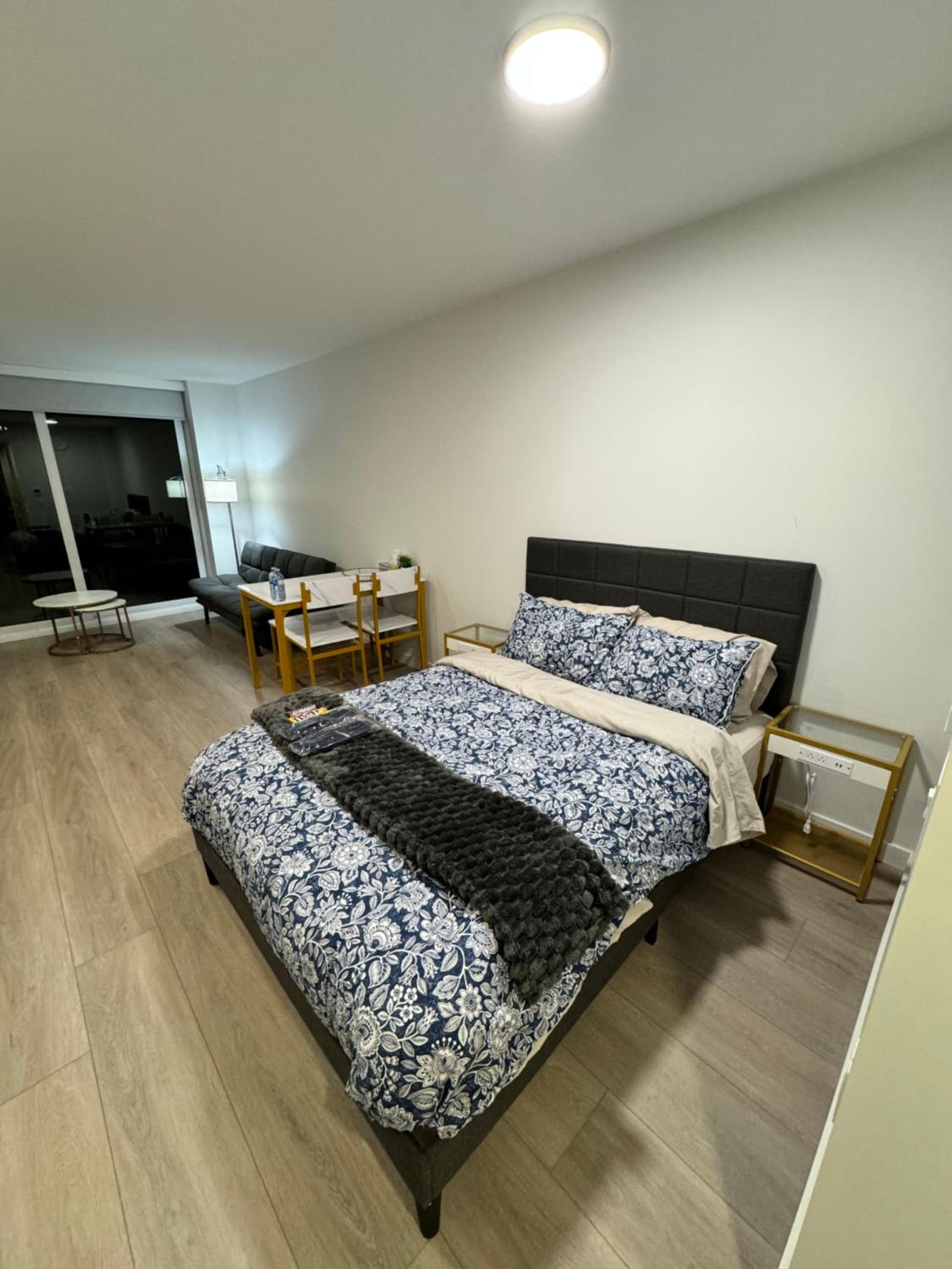 Downtown Center Silverstone Tower I and II Home in Vancouver