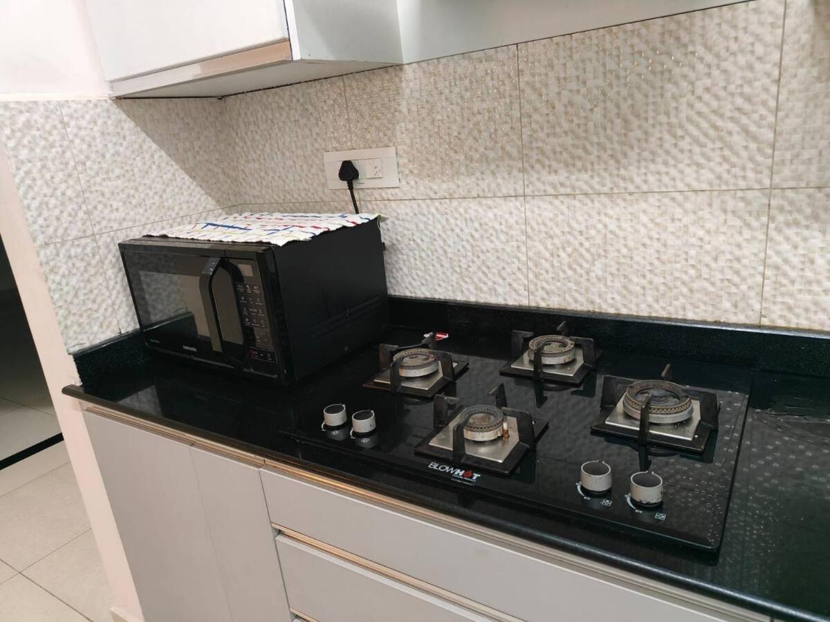 Stay in Comfort at 22 floor Spacious 3BHK in KR Puram Your Home Away from Home view 4