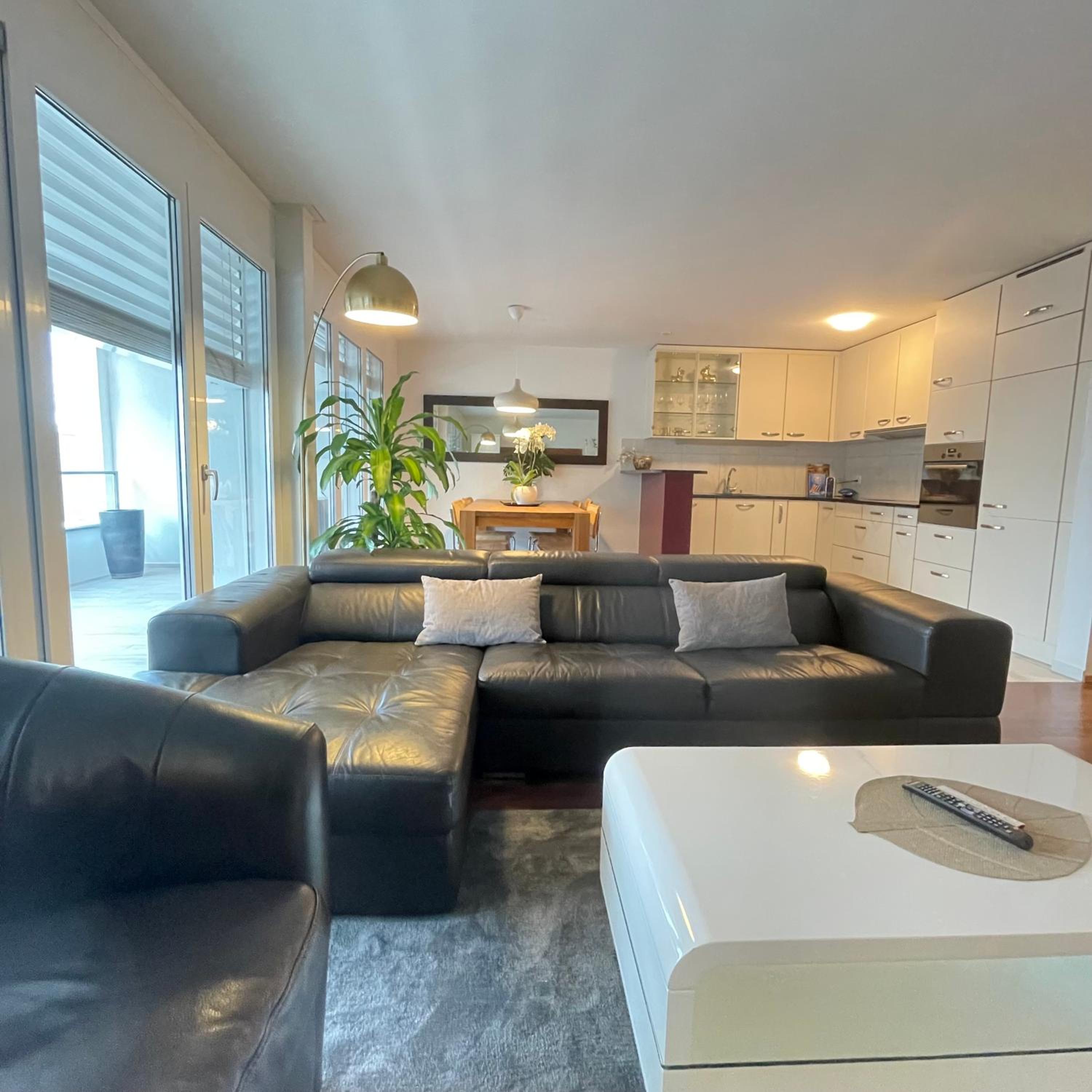 4,5-Zimmer-Wohnung mit guter Verkehrsanbindung