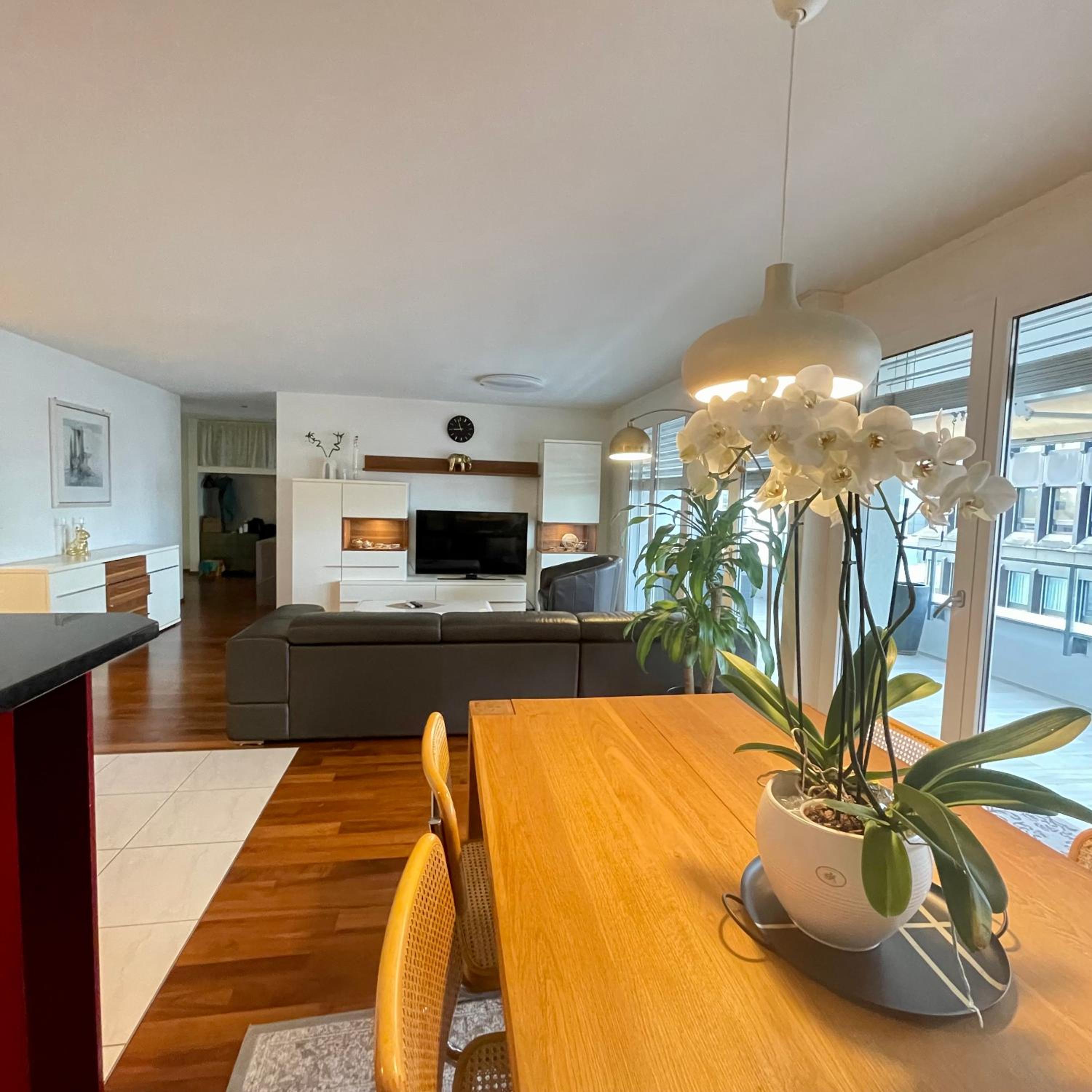 4,5-Zimmer-Wohnung mit guter Verkehrsanbindung