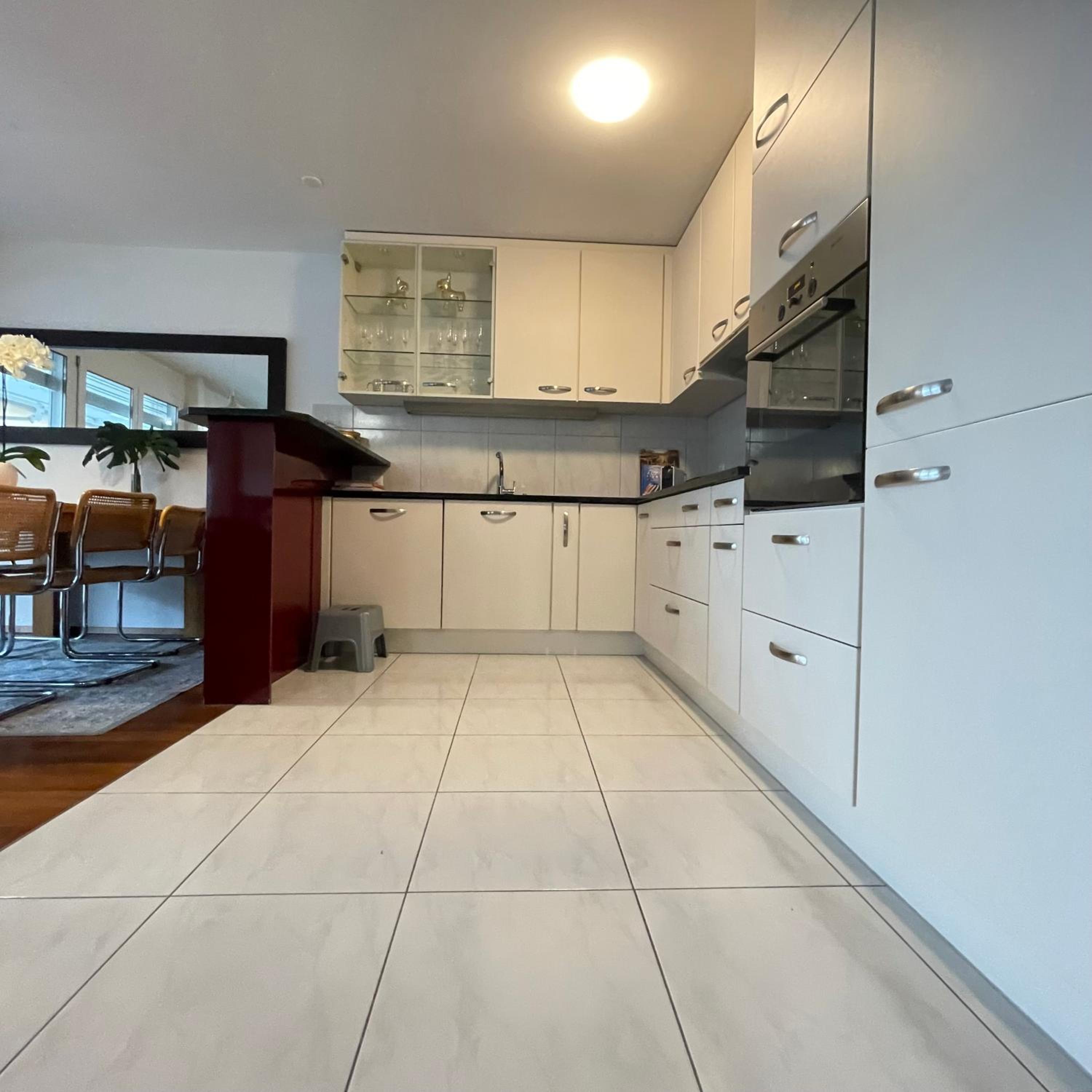 4,5-Zimmer-Wohnung mit guter Verkehrsanbindung