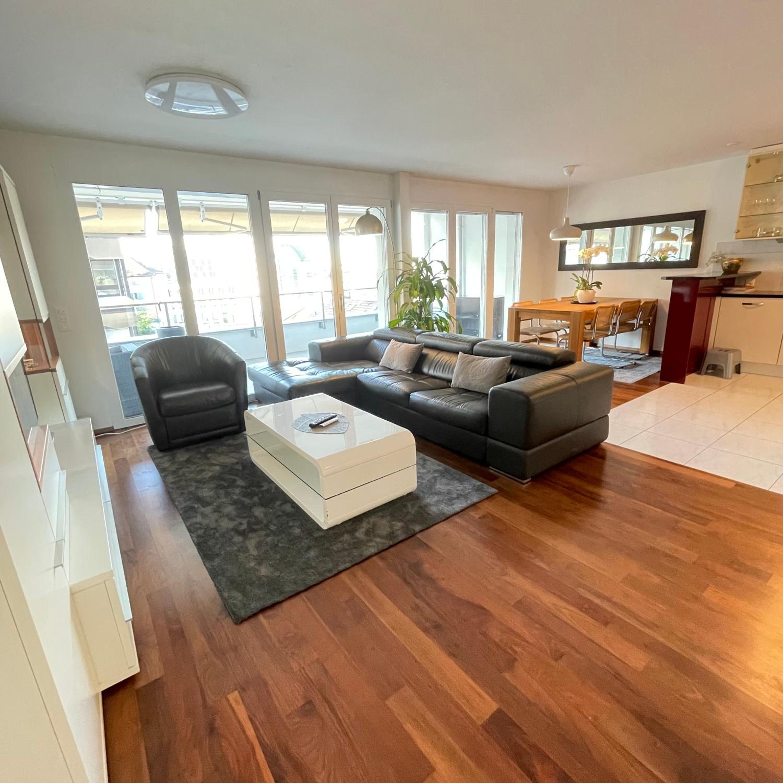 4,5-Zimmer-Wohnung mit guter Verkehrsanbindung
