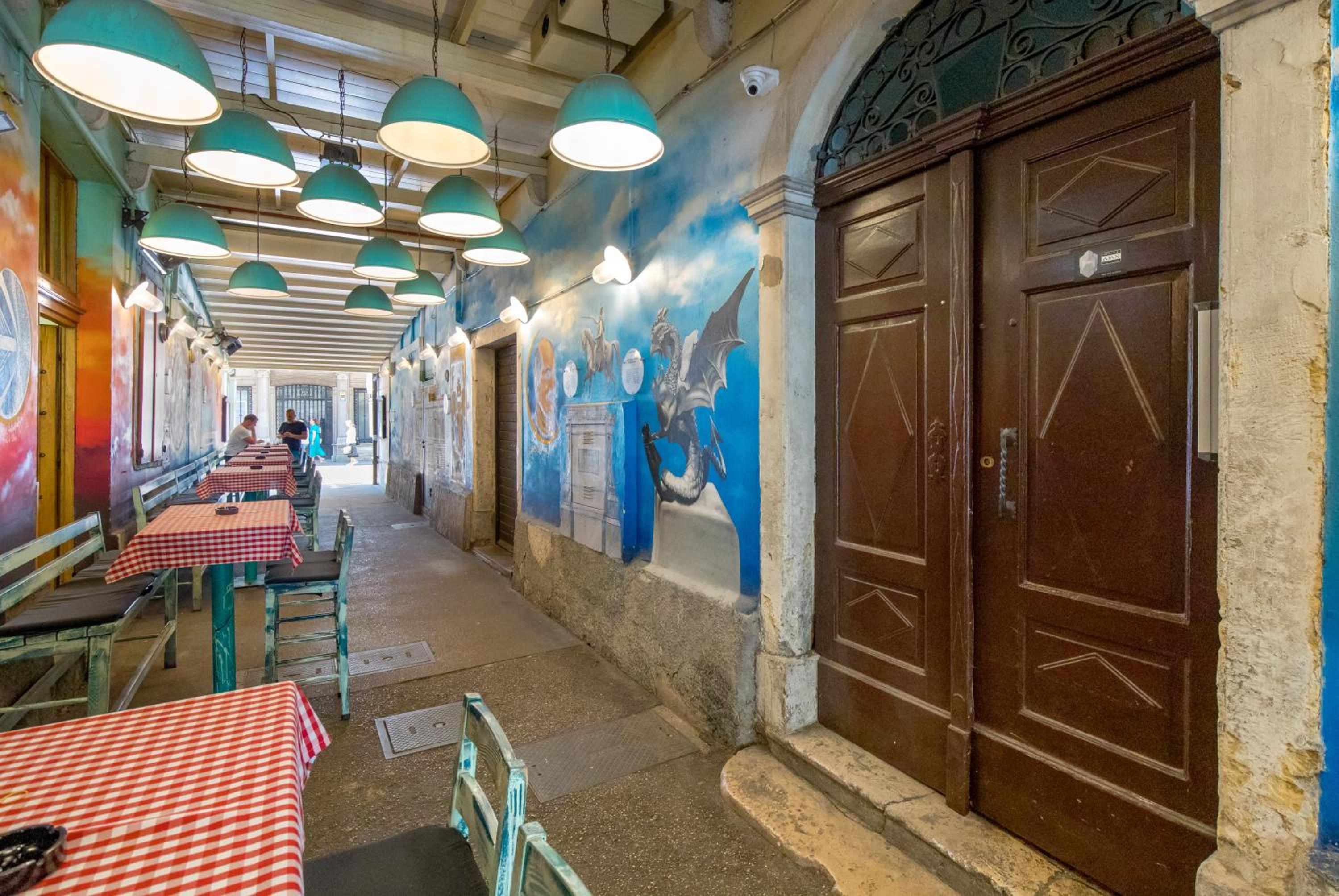 dining