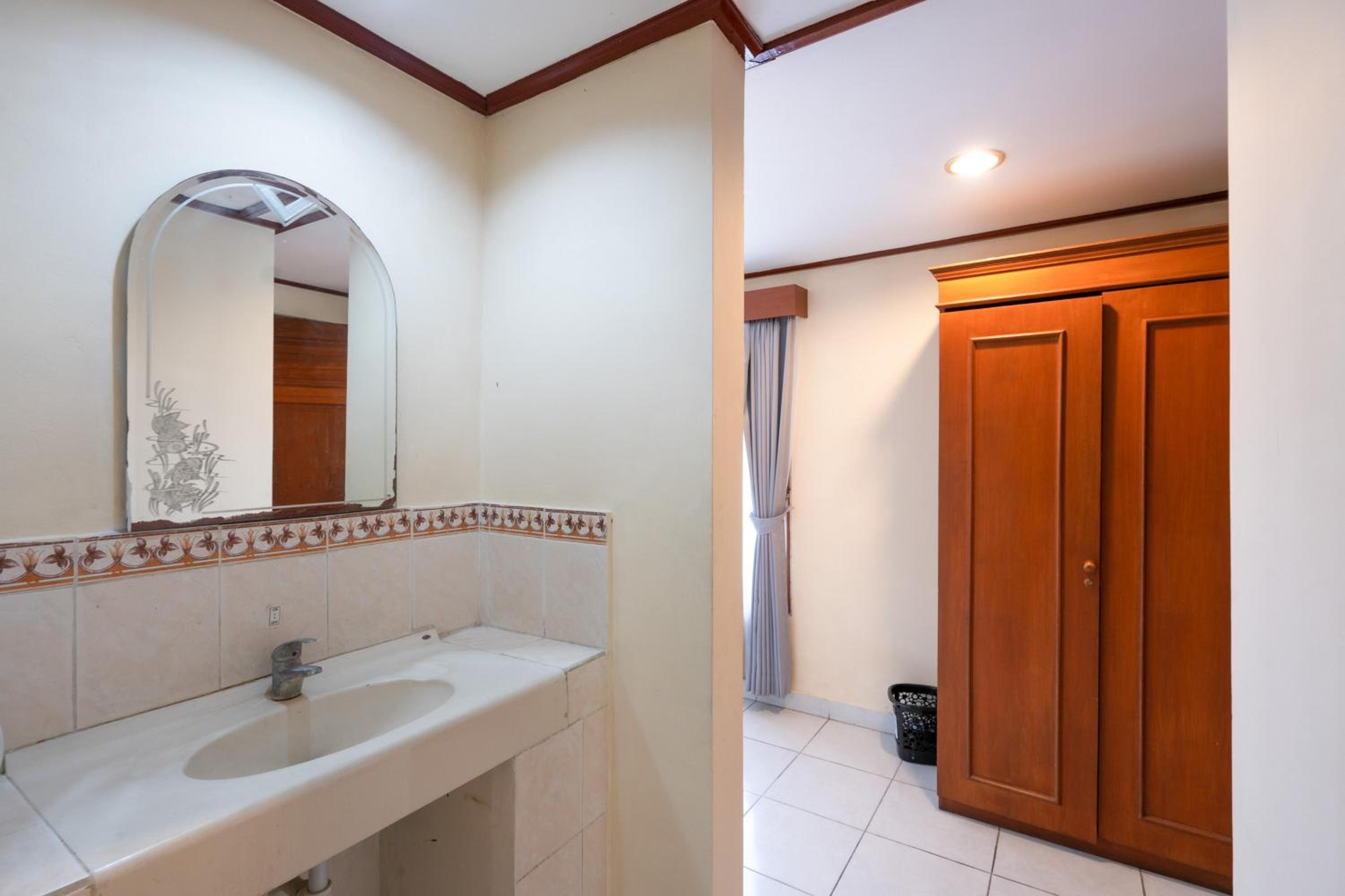 RedDoorz Plus at Mahajaya Hotel Denpasar