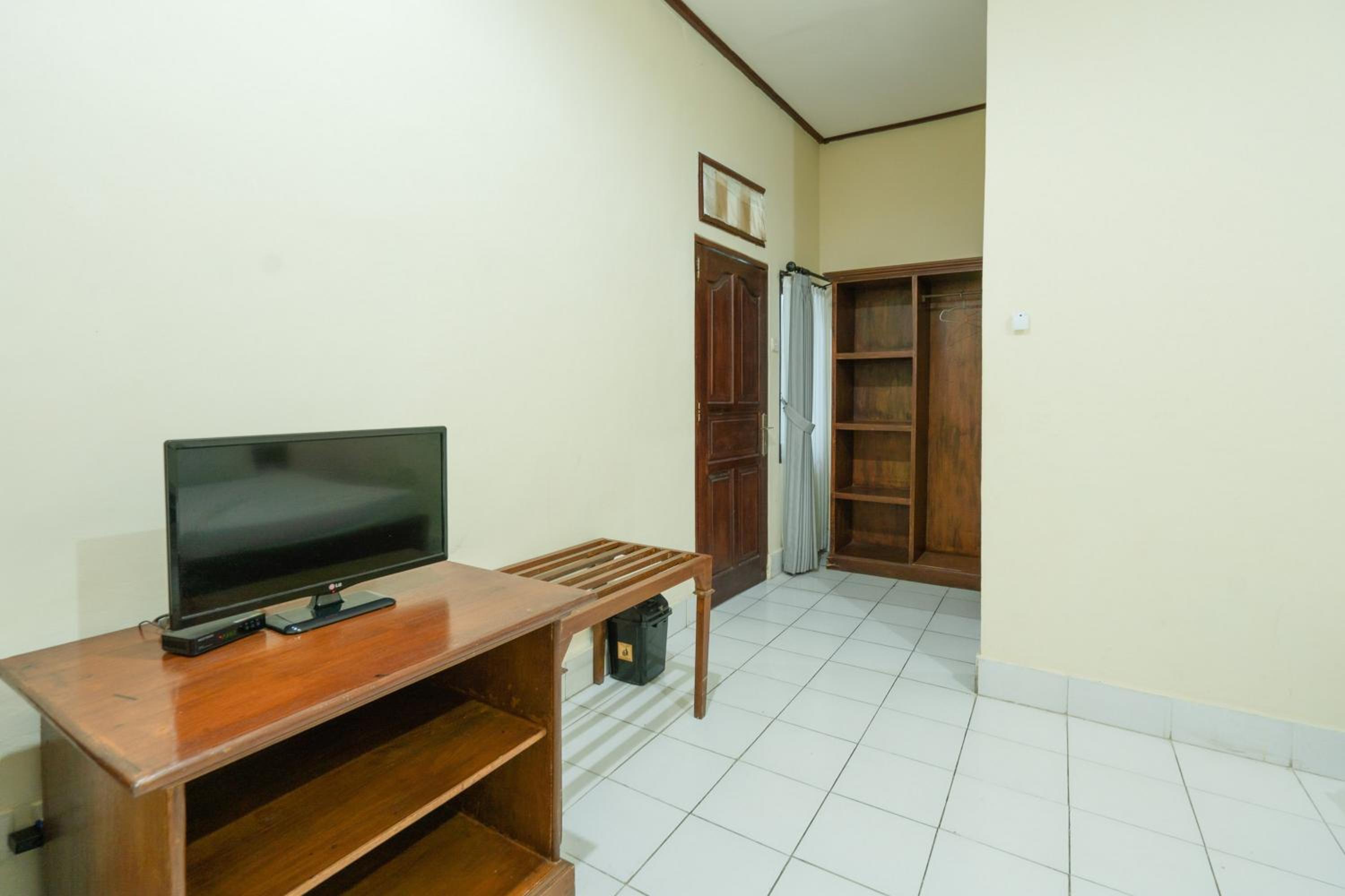 RedDoorz Plus at Mahajaya Hotel Denpasar