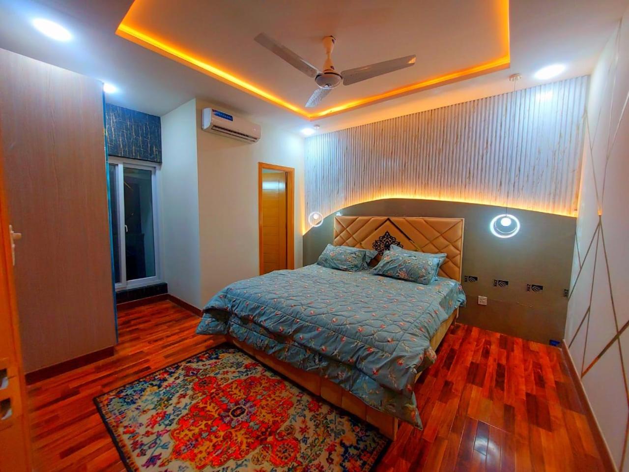 One Bed Luxury Apartments IRENIC II view 2