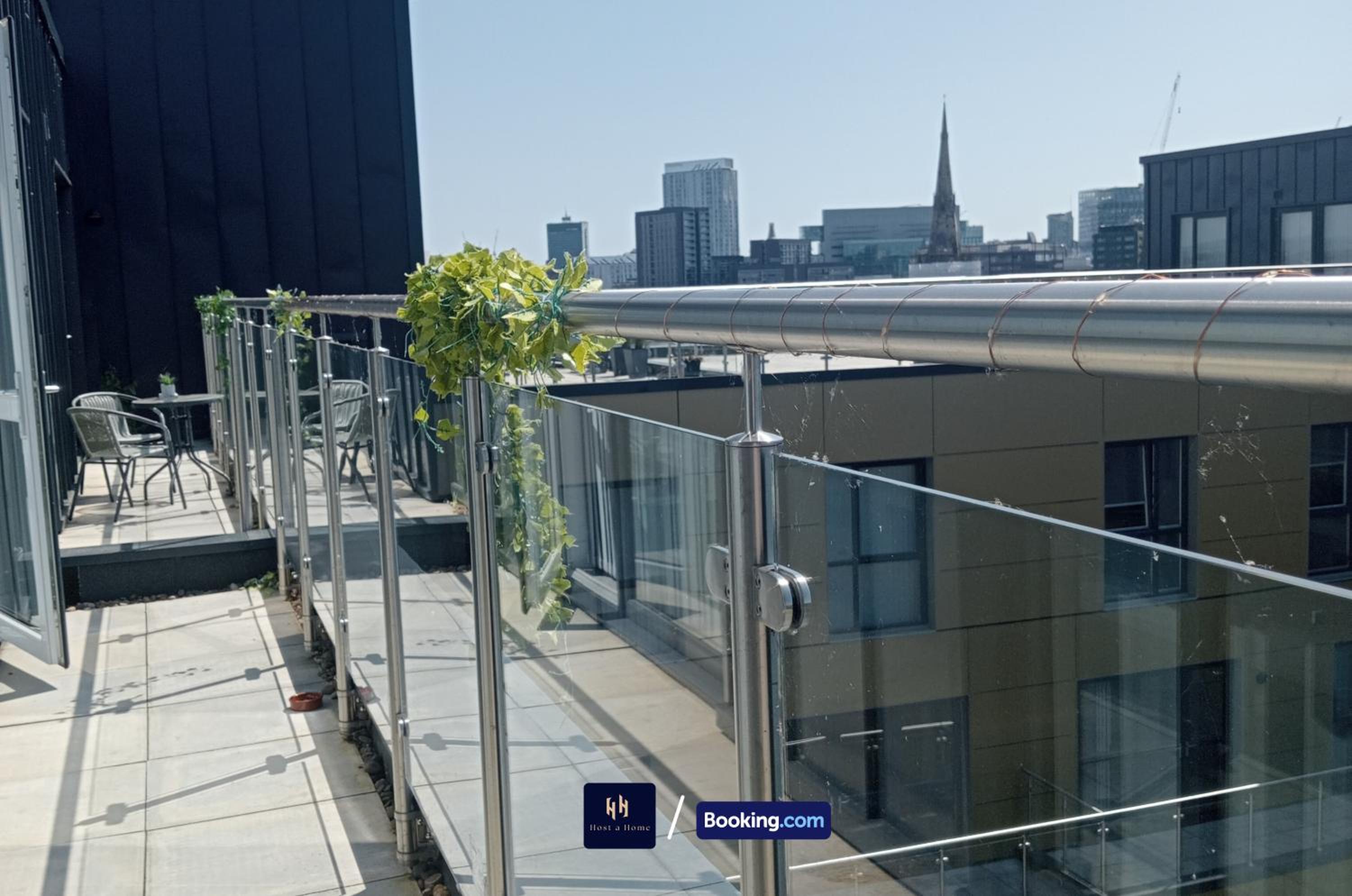 2 Bedroom Penthouse With Balcony By Host A Home