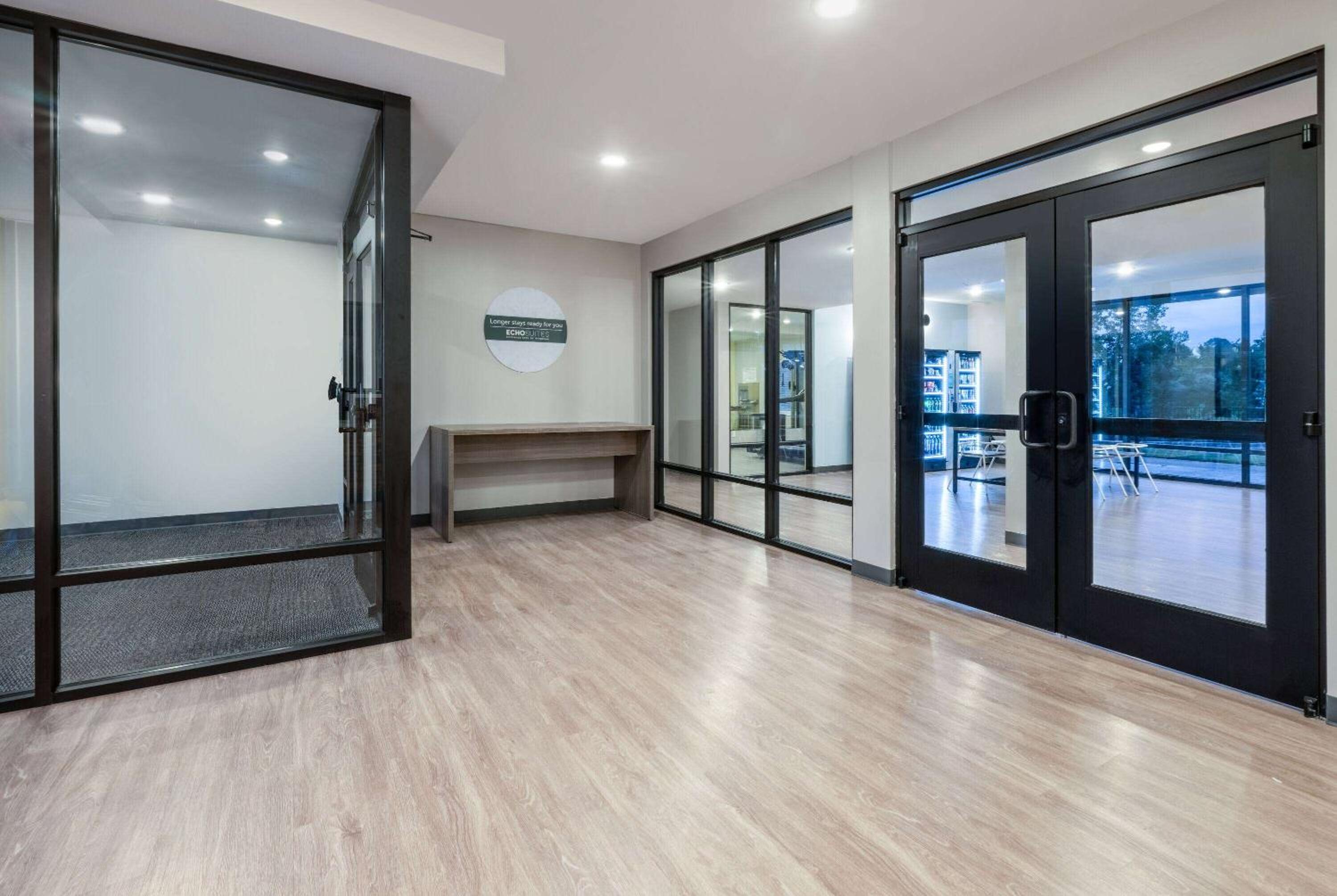 Hotel ECHO Suites Extended Stay by Wyndham Indianapolis AmeriPlex - Image 1