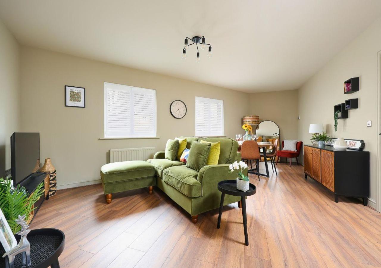 Stylish Flat With Sofa Bed in Malmesbury! view 2