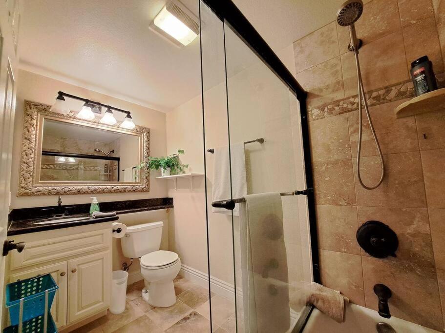 Top corner floor 2-Story La Jolla luxury condo central to UTC mall and La Jolla beaches view 4